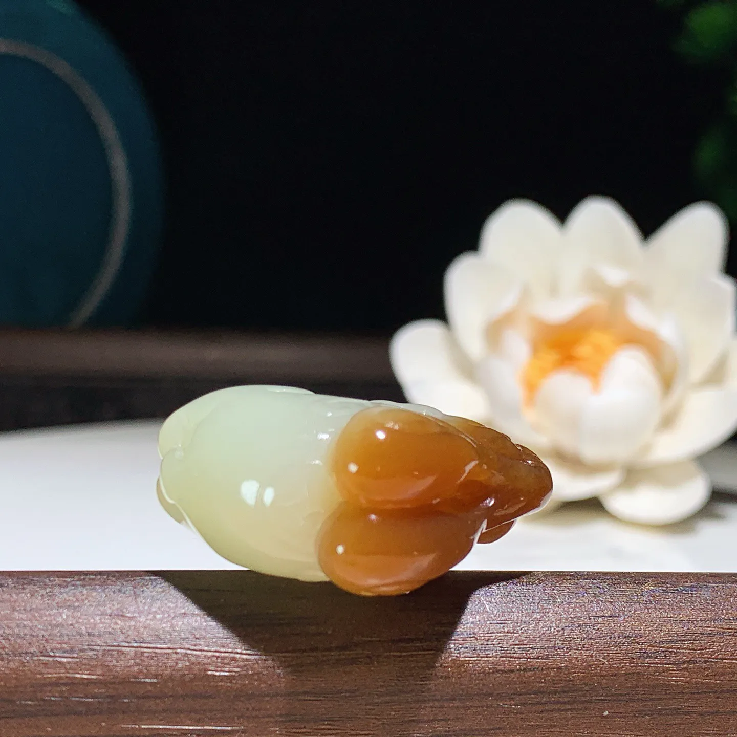 新疆和田玉且末糖前途无量兔子挂件。尺寸32/14/20重13.4克。玉质细腻油润。手推出油。佩戴高端典雅。lt250107