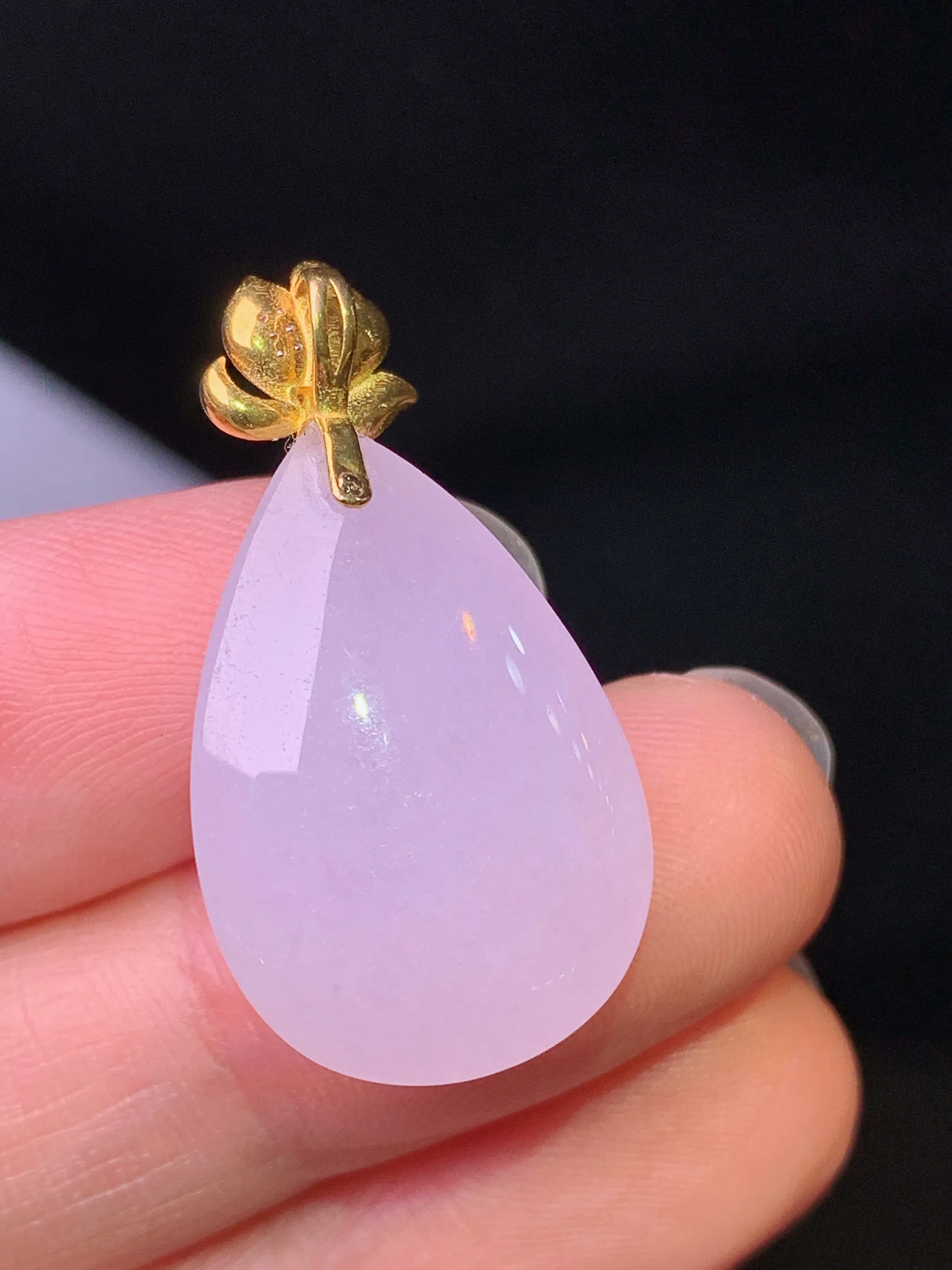 18k金钻镶嵌紫罗兰水滴吊坠 玉质细腻 色泽艳丽清新 整体尺寸29.3*15.7*10