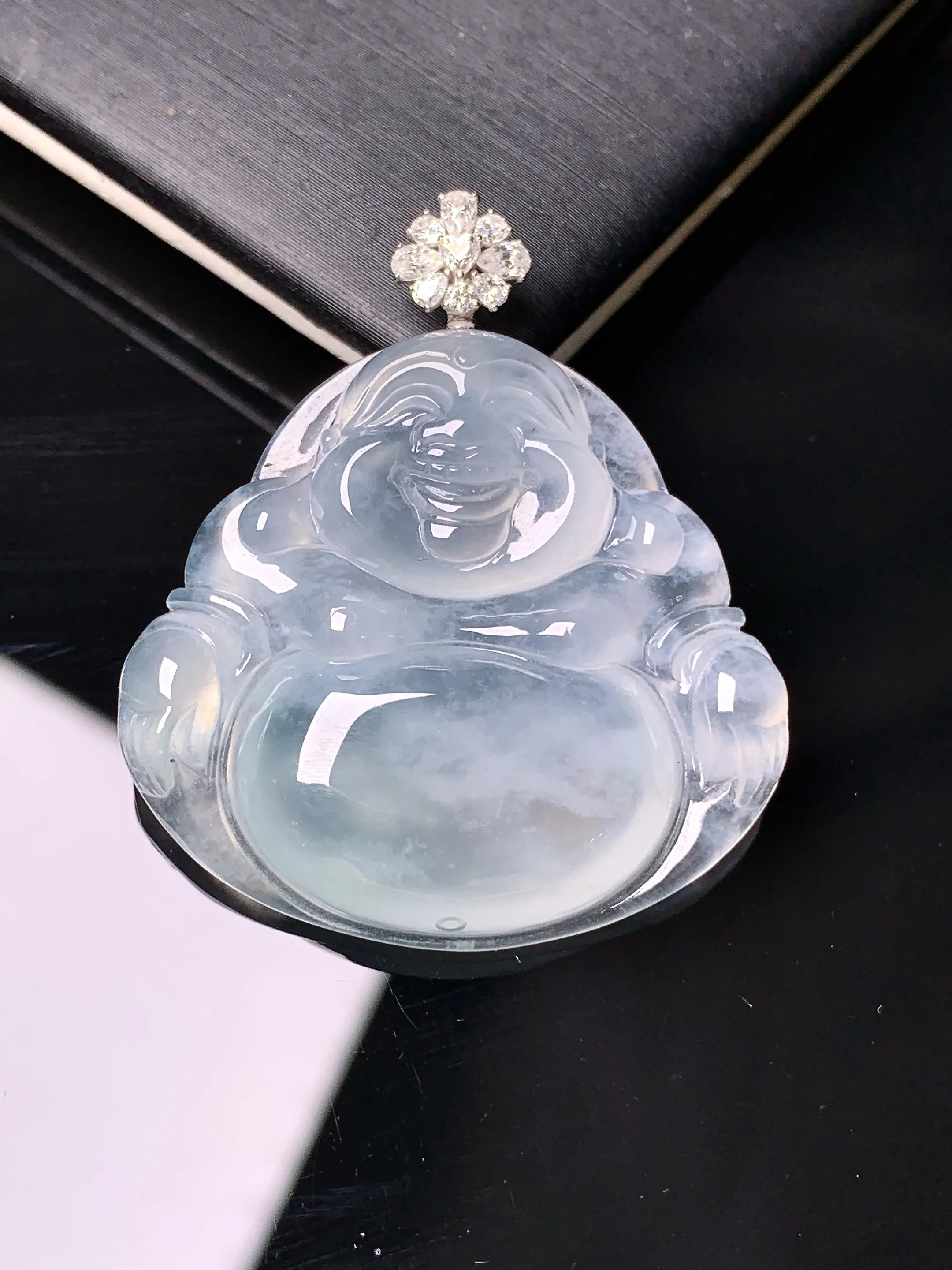 18k金莫桑钻镶嵌冰种佛公吊坠 玉质细腻 色泽艳丽清新 整体尺寸37.2*32*5.6