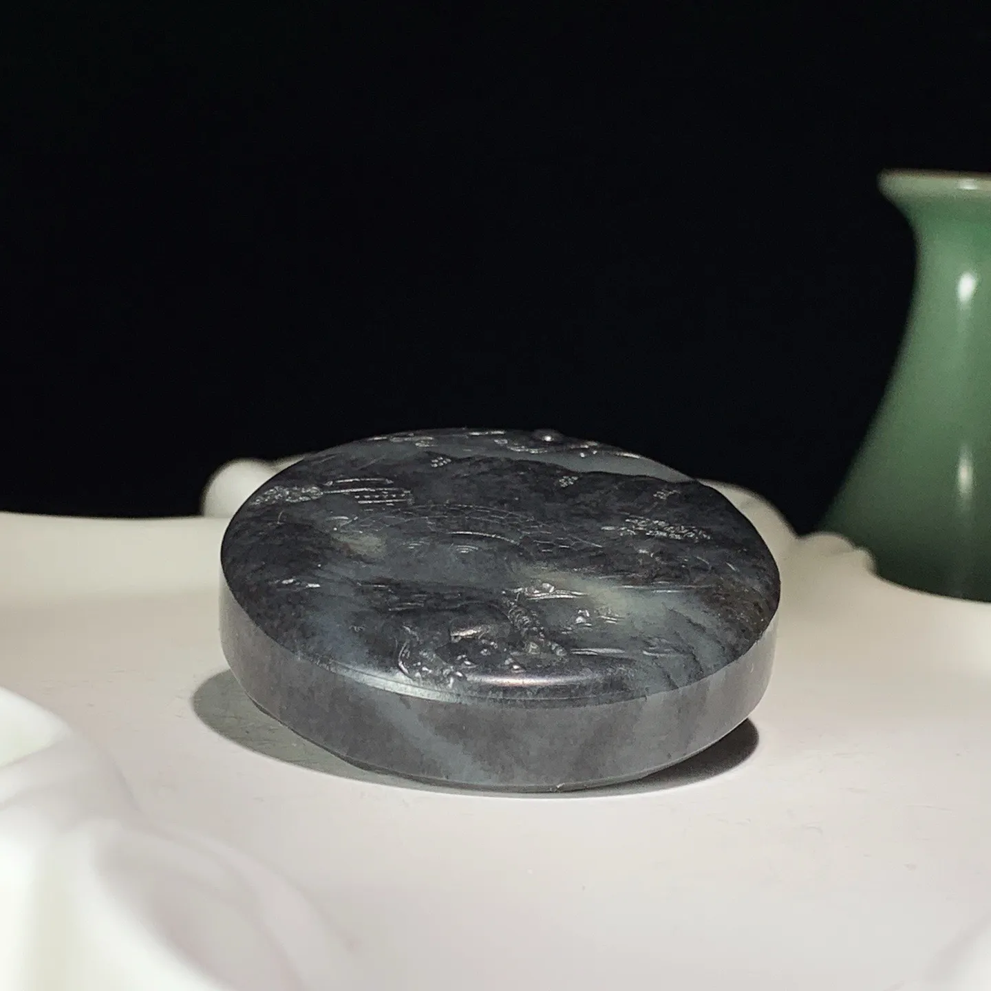 新疆和田玉青花山水怡情圆牌挂件  尺寸48/13重62.5克 玉质细腻油润 底色纯净 脂粉好，品质好。lt250107