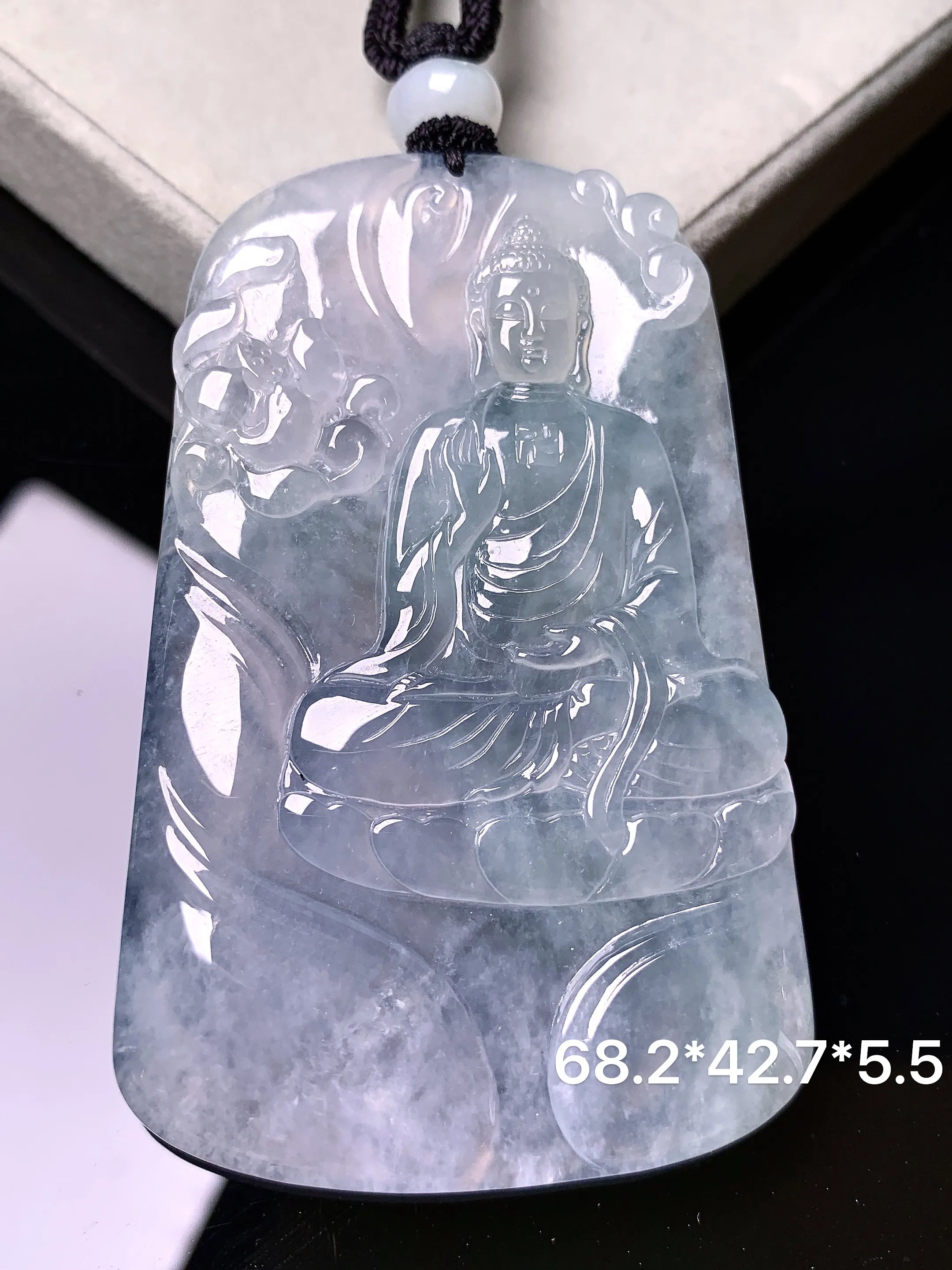 冰种大日如来佛祖吊坠 玉质细腻 色泽艳丽清新 整体尺寸68.2*42.7*5.5