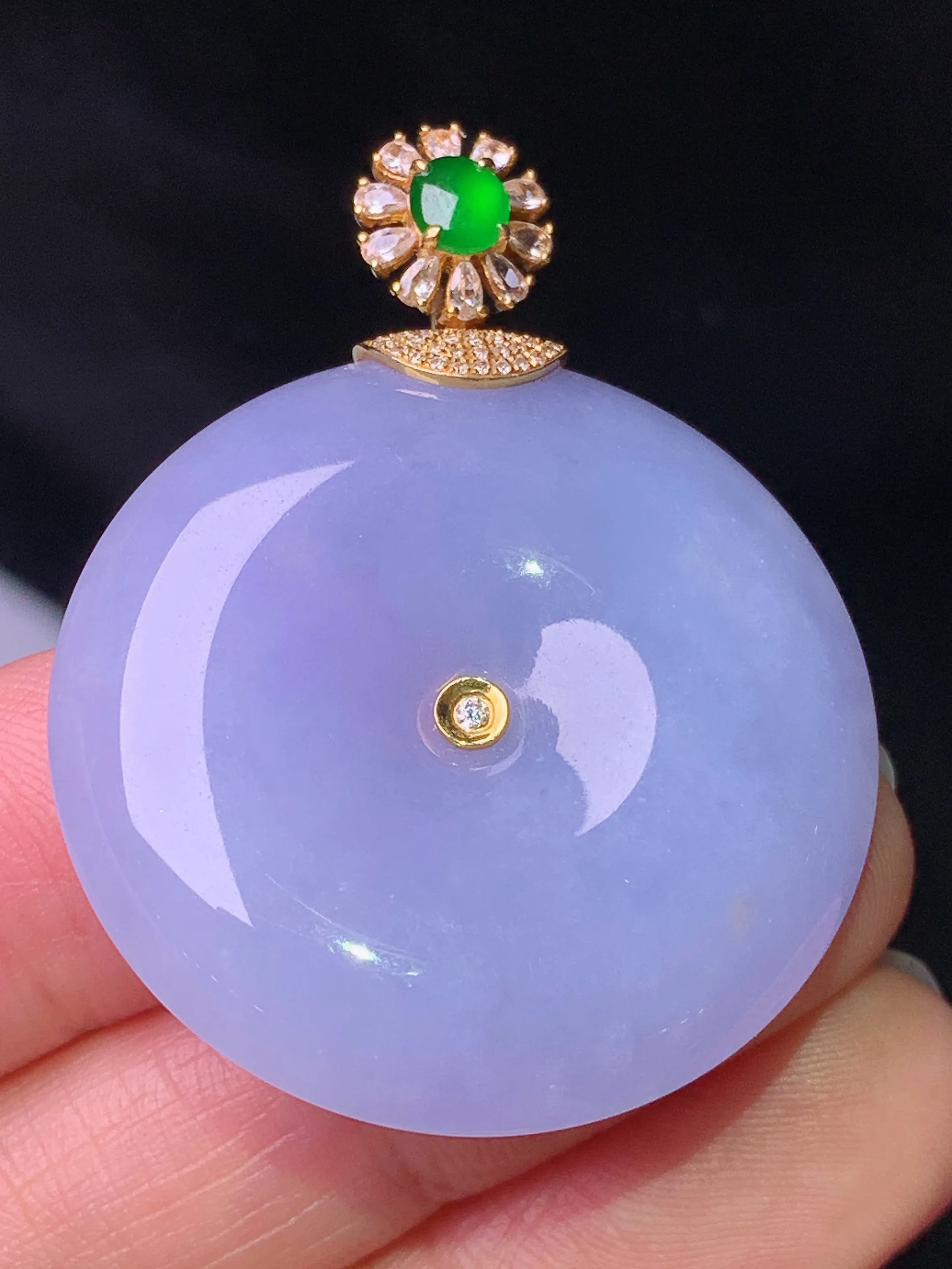 18k金钻镶嵌紫罗兰平安扣吊坠 玉质细腻 色泽艳丽清新 整体尺寸40.8*31.6*7.5