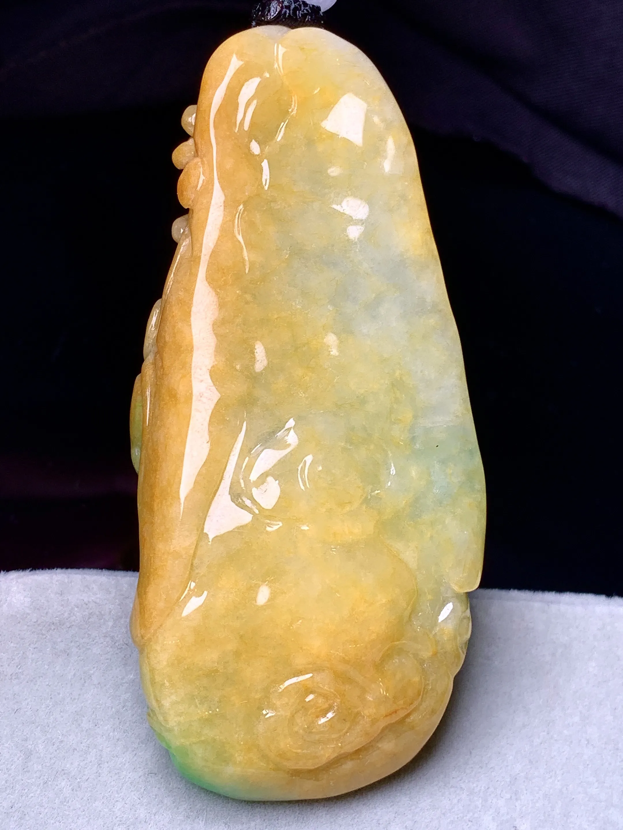 飘黄绿财神吊坠 玉质细腻 色泽艳丽清新 整体尺寸66.5*29.8*15.5