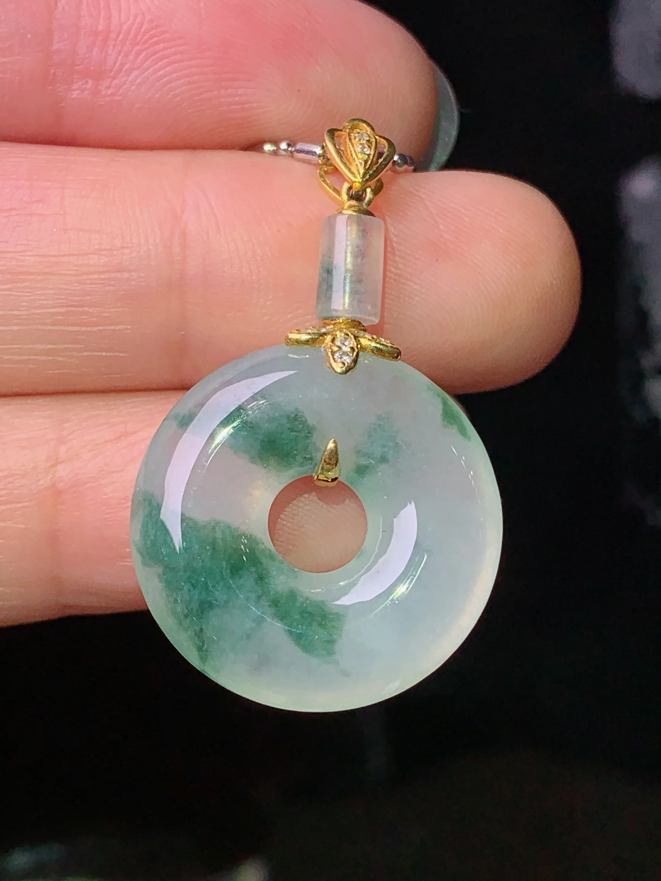 18k金镶嵌飘花平安环吊坠 玉质细腻 色泽艳丽清新 整体尺寸33.2*20.2*5.5