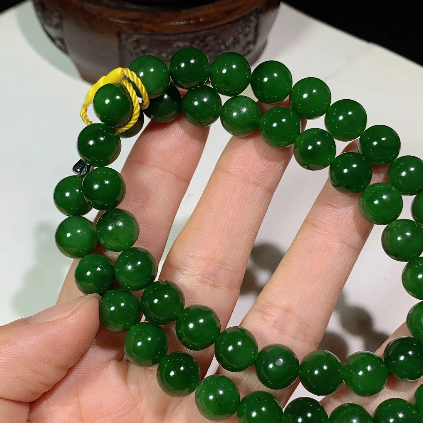 和田玉菠菜绿猫眼俄罗斯碧玉项链。妈妈链。单颗尺寸9.6。玉质细腻油润 底色纯净 脂粉好，品质好。lt