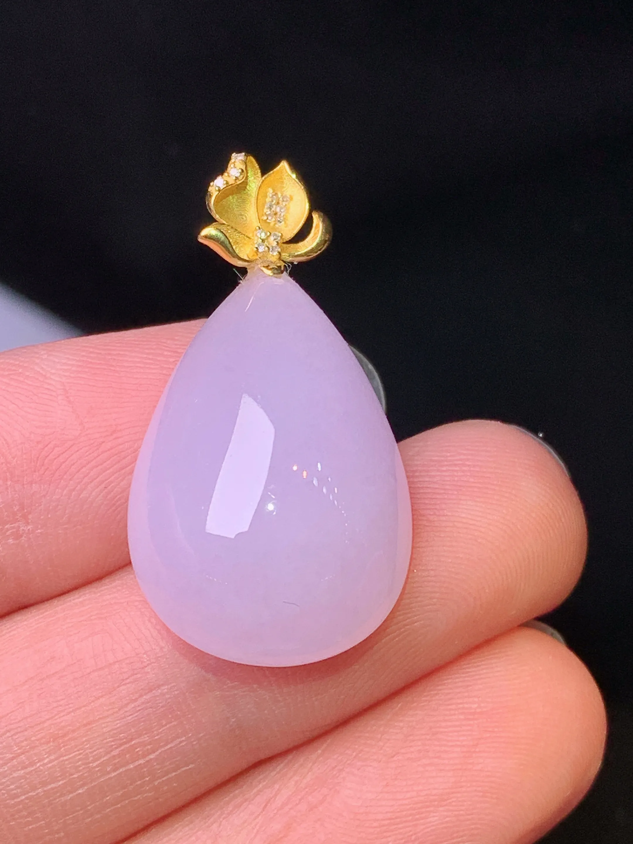 18k金钻镶嵌紫罗兰水滴吊坠 玉质细腻 色泽艳丽清新 整体尺寸29.3*15.7*10