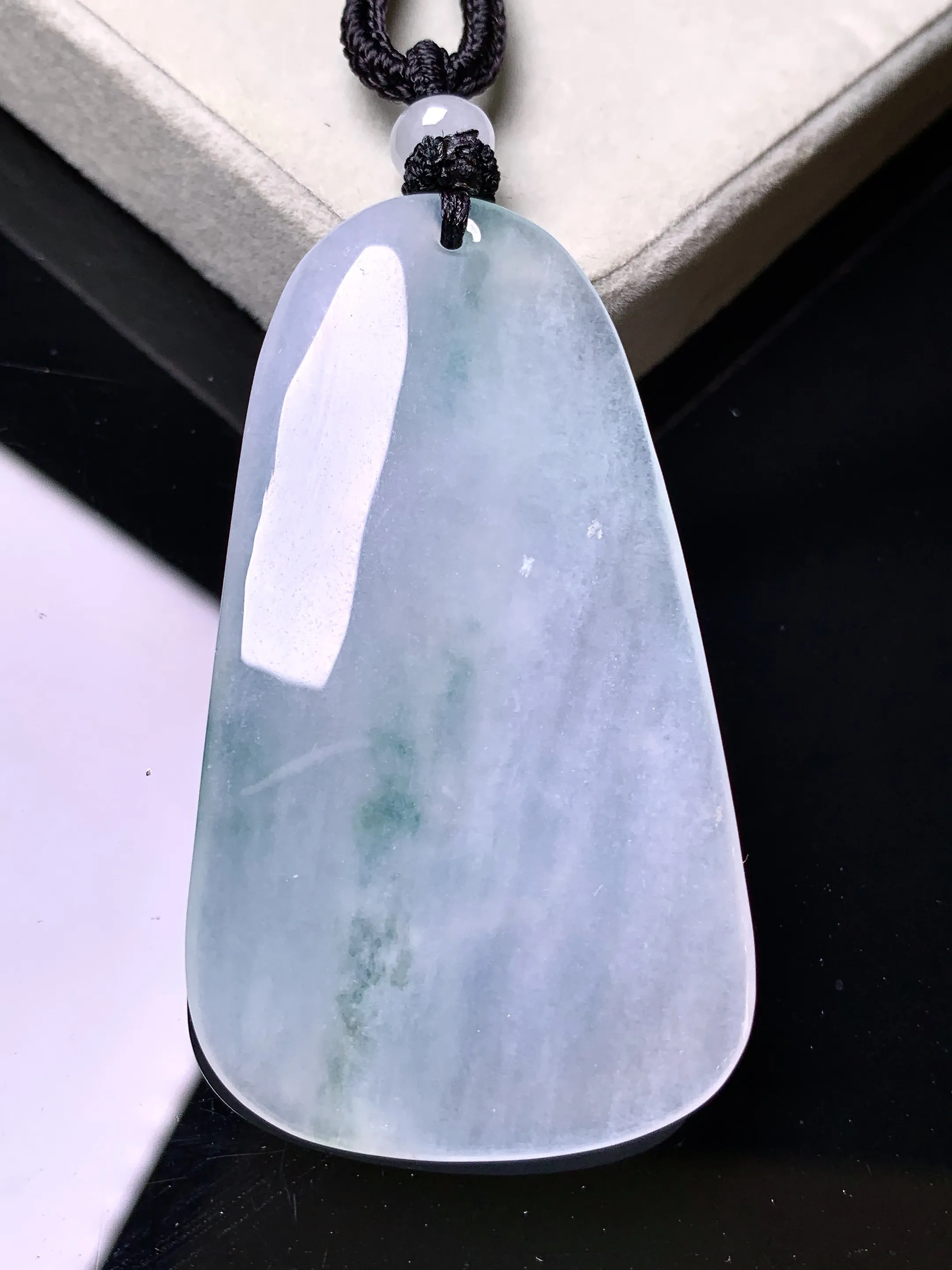 冰种飘花鹿吊坠 玉质细腻 色泽艳丽清新 整体尺寸58.3*32.3*5