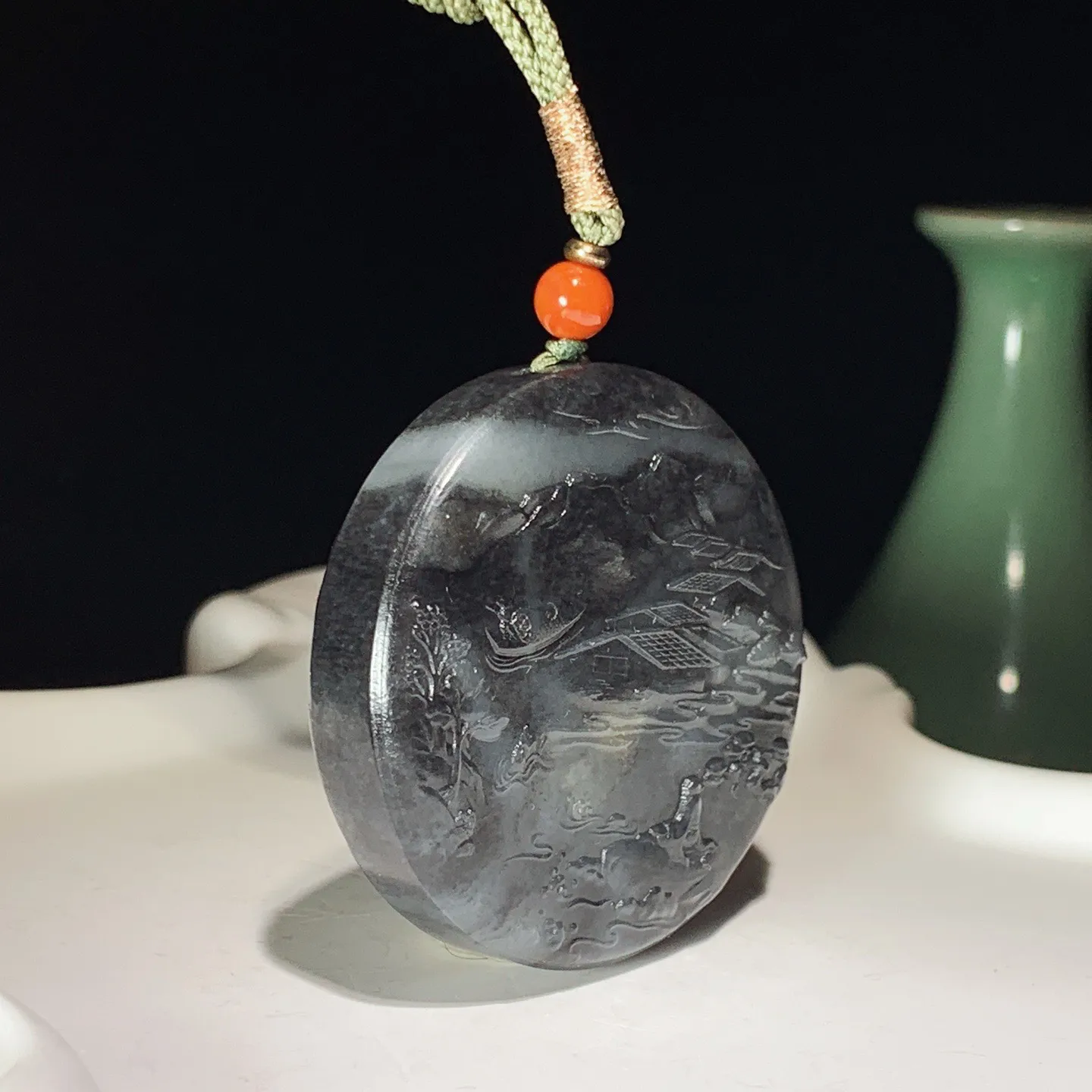 新疆和田玉青花山水怡情圆牌挂件  尺寸48/13重62.5克 玉质细腻油润 底色纯净 脂粉好，品质好。lt250107