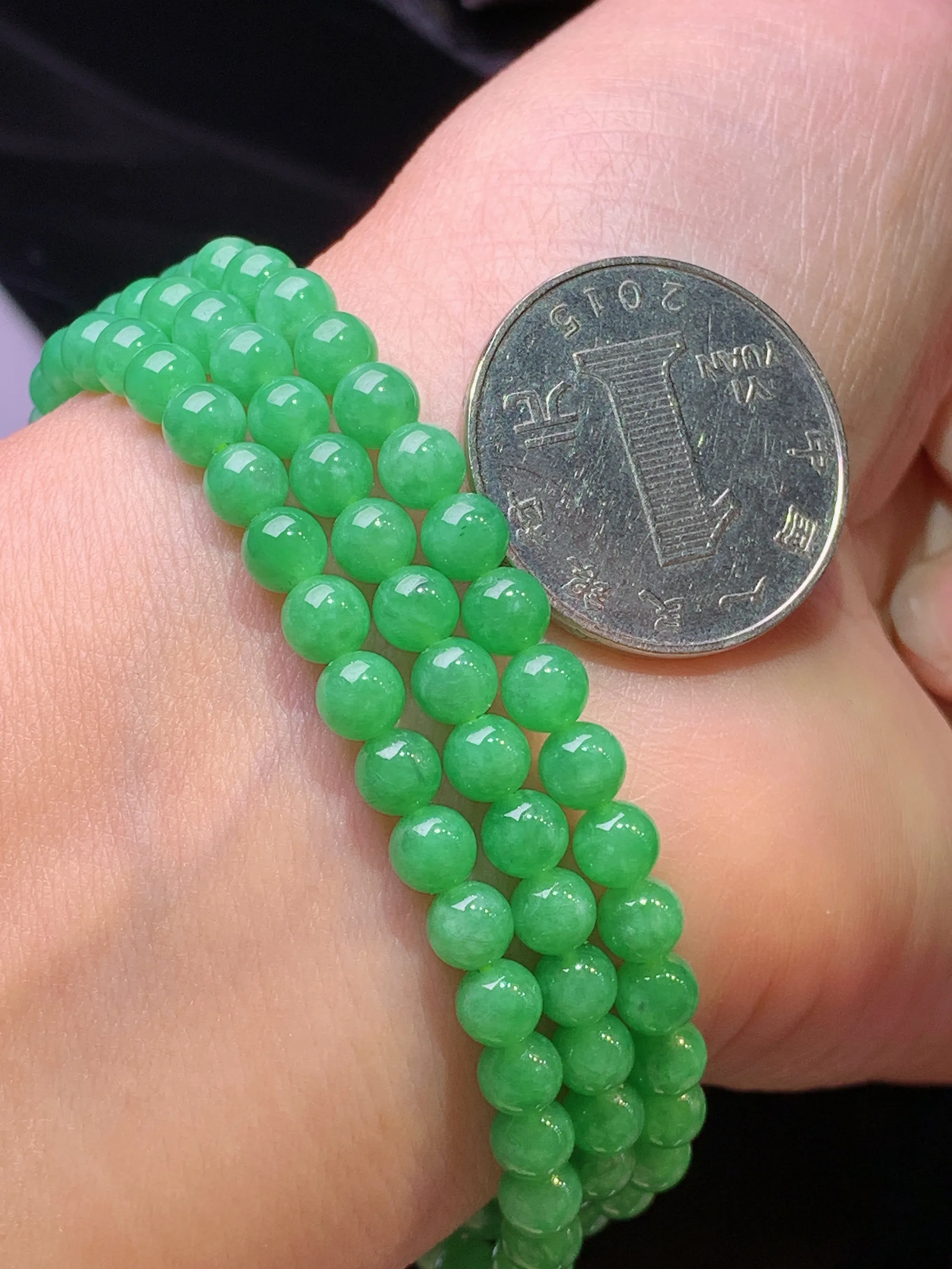 翠绿圆珠项链 玉质细腻 色泽艳丽清新 整体尺寸5