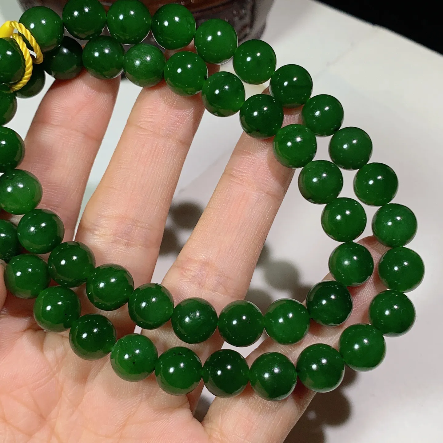 和田玉菠菜绿猫眼俄罗斯碧玉项链。妈妈链。单颗尺寸9.6。玉质细腻油润 底色纯净 脂粉好，品质好。lt250920