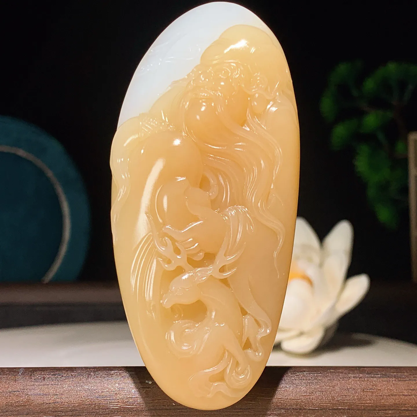 新疆和田玉羊脂白蜜糖且末糖寿星把件 尺寸84/39/21重95克。玉质细腻油润。手推出油。佩戴高端典