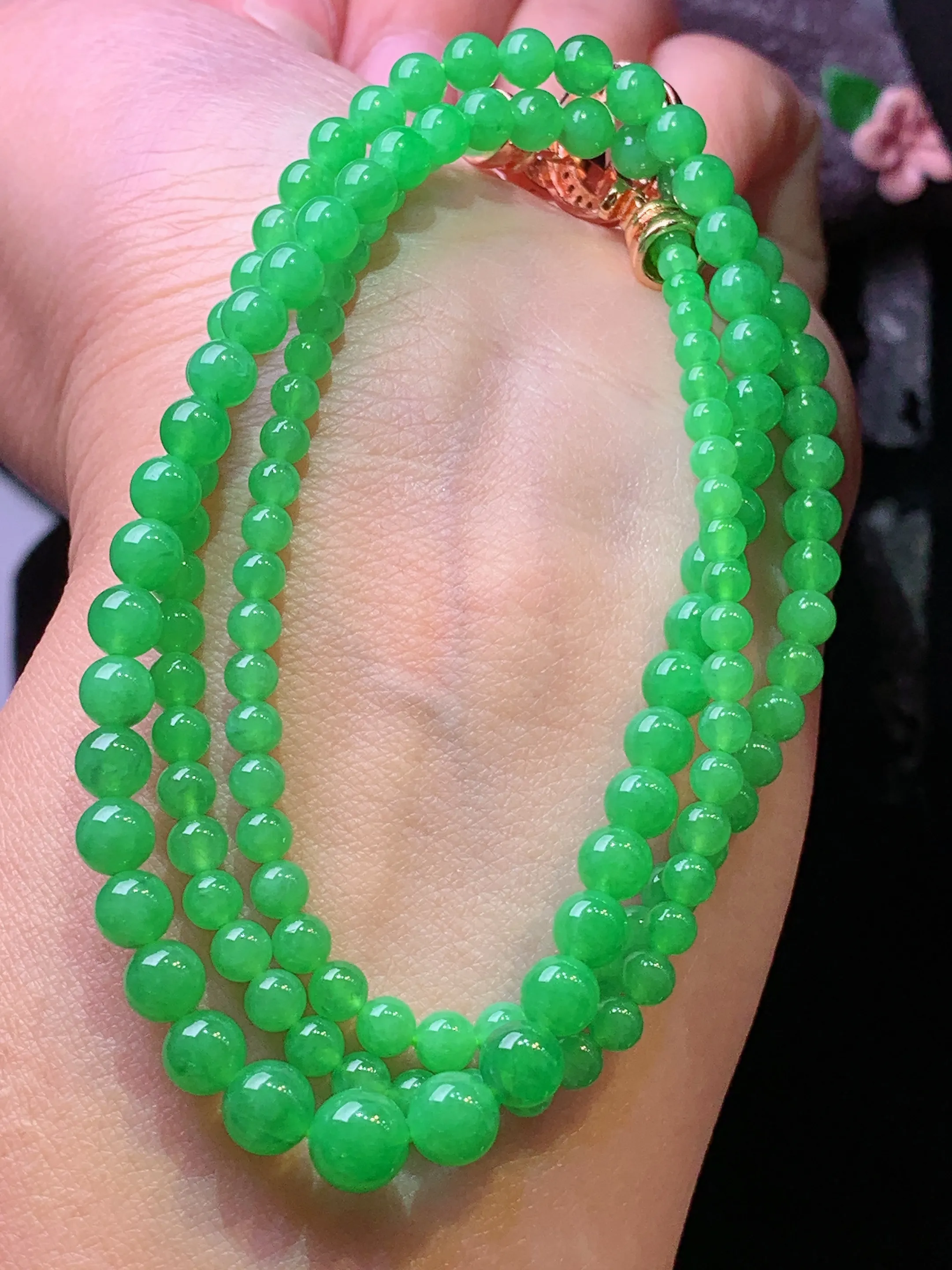 满绿圆珠项链 玉质细腻 色泽艳丽清新 整体尺寸6
