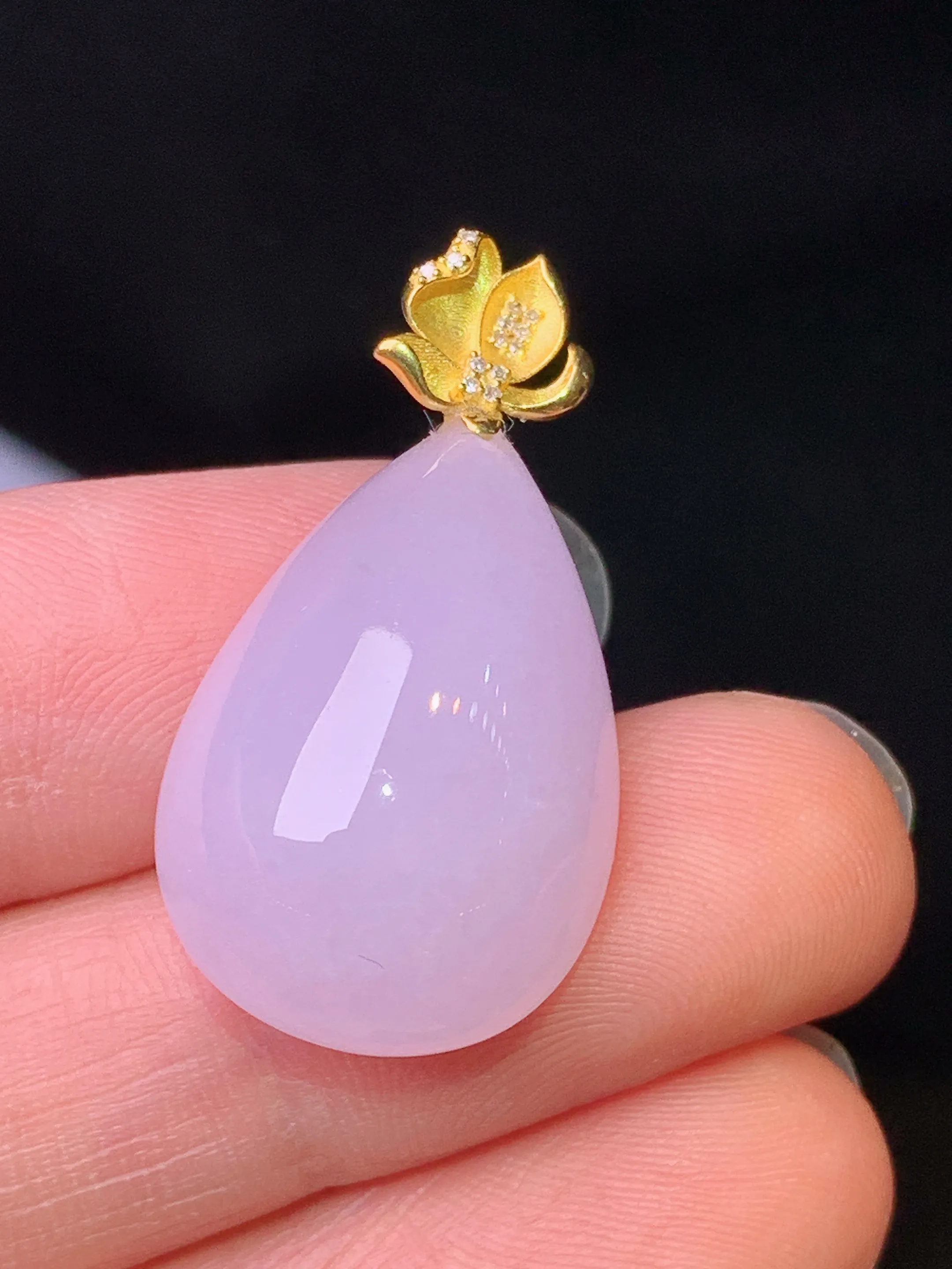 18k金钻镶嵌紫罗兰水滴吊坠 玉质细腻 色泽艳丽清新 整体尺寸29.3*15.7*10