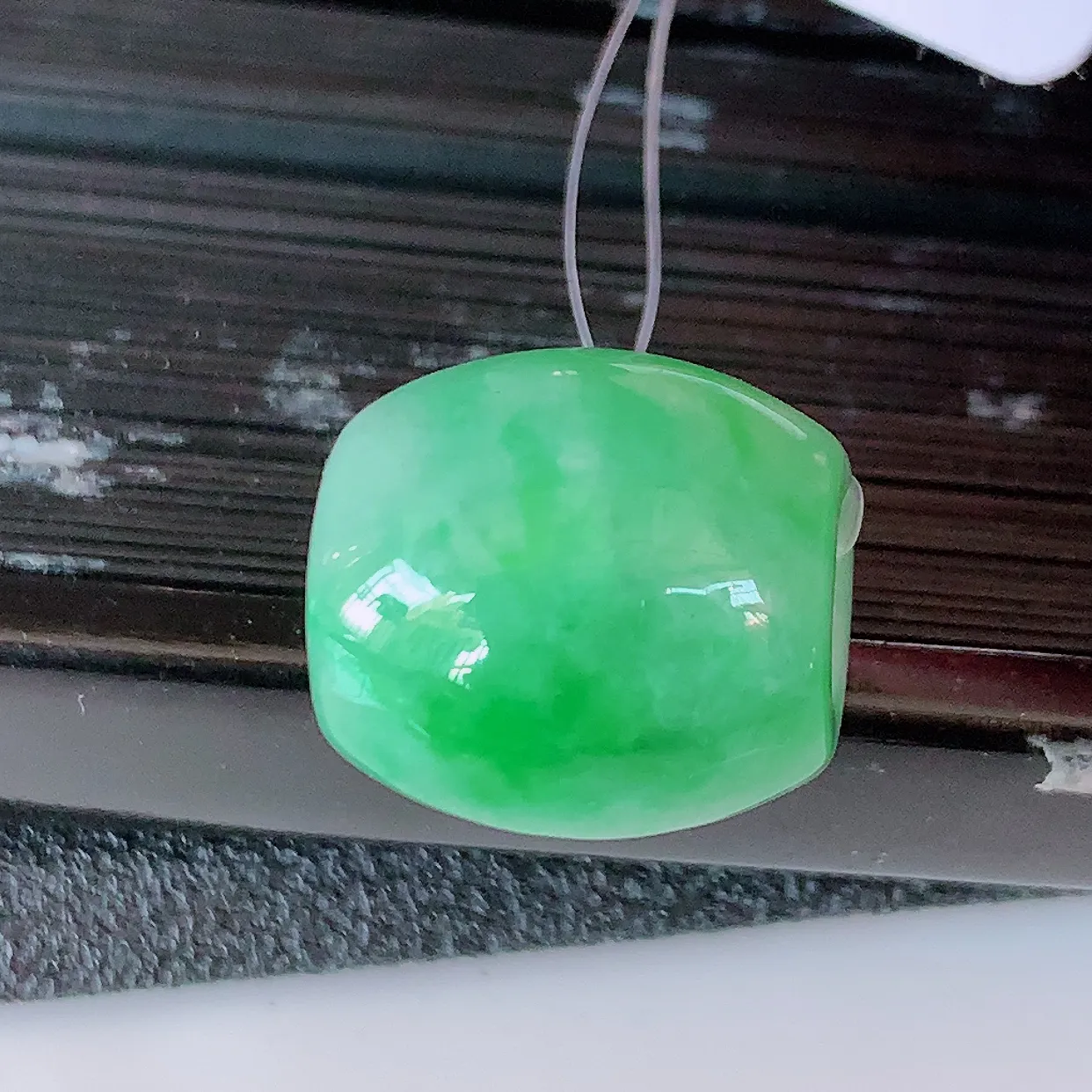 自然光实拍，冰润飘绿翡翠路路通吊坠，寓意好运连连，路路畅通，经典款式，财运滚滚，路路通，佩戴效果更好！配银链子#49.7