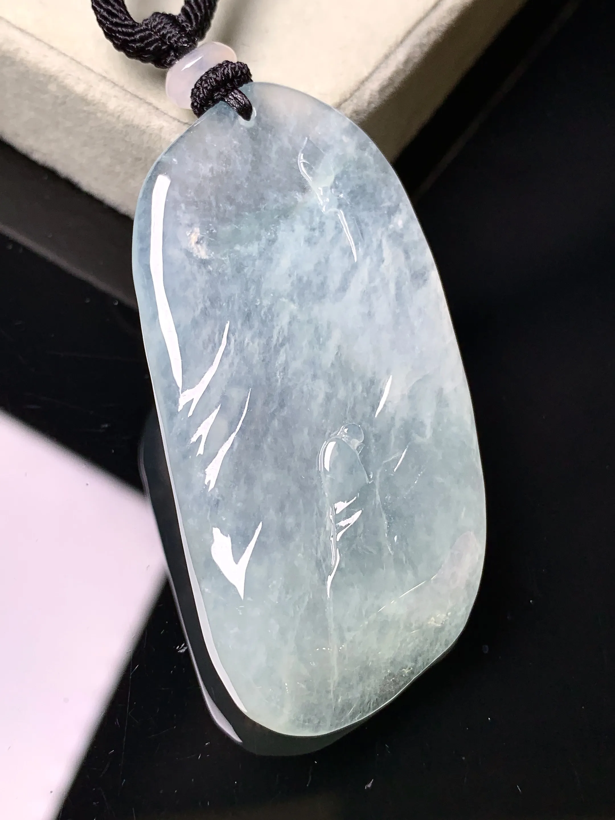 冰种悟道牌吊坠 玉质细腻 色泽艳丽清新 整体尺寸52.8*25.5*6