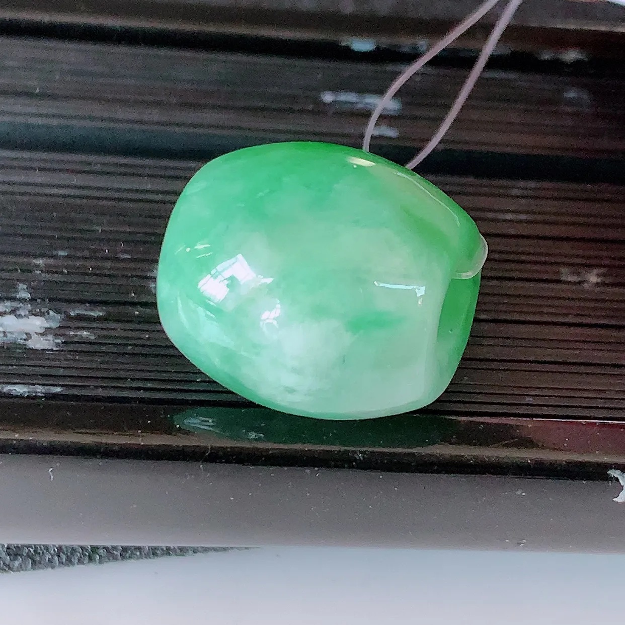 自然光实拍，冰润飘绿翡翠路路通吊坠，寓意好运连连，路路畅通，经典款式，财运滚滚，路路通，佩戴效果更好！配银链子#49.7