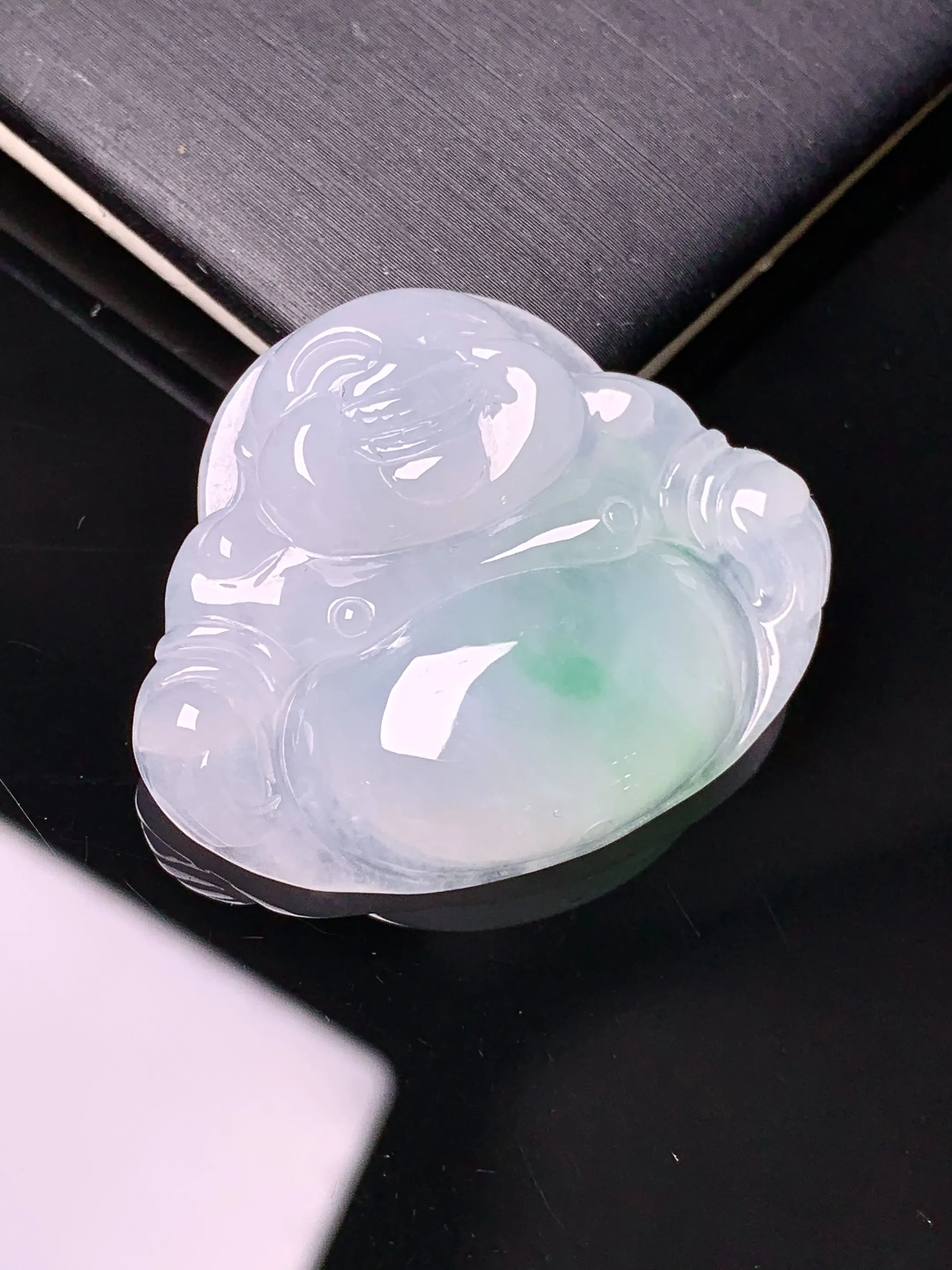 飘绿佛公吊坠 玉质细腻 色泽艳丽清新 整体尺寸28.3*34*6.8