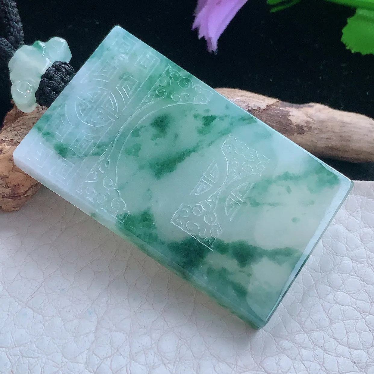 yl实拍49.8*30*6缅甸翡翠冰飘花仿古雕花无事牌吊坠，吉祥如意项坠