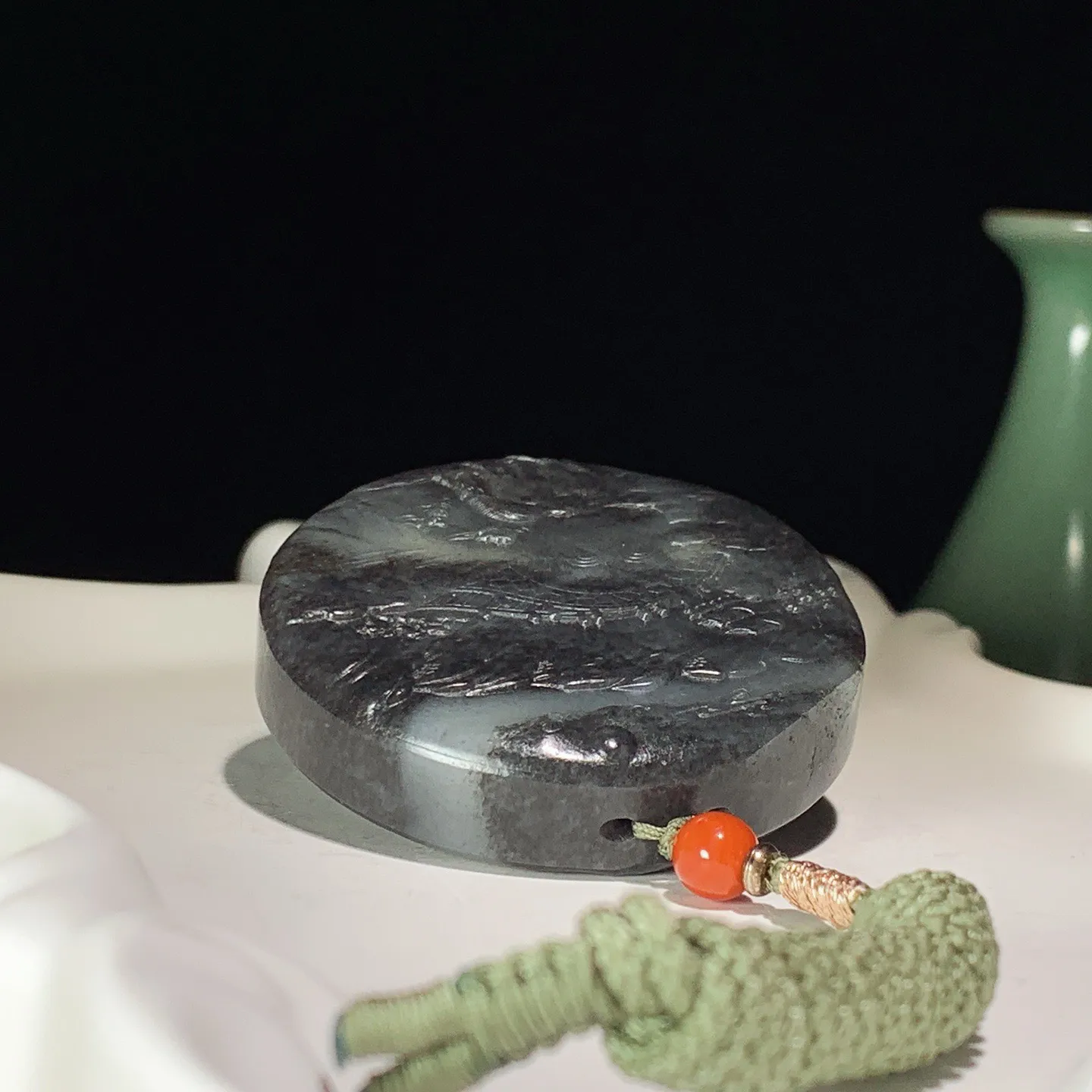 新疆和田玉青花山水怡情圆牌挂件  尺寸48/13重62.5克 玉质细腻油润 底色纯净 脂粉好，品质好。lt250107