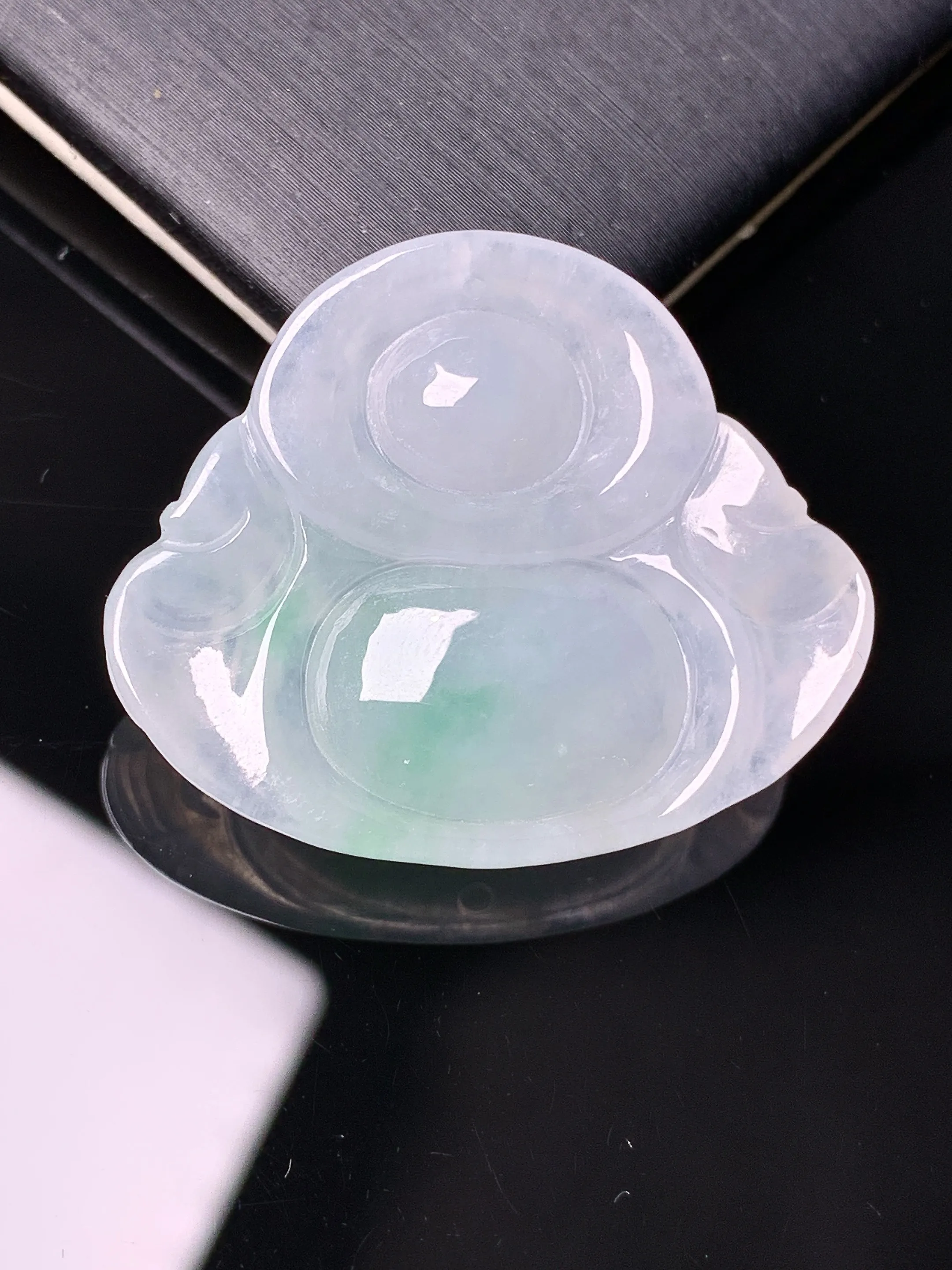 飘绿佛公吊坠 玉质细腻 色泽艳丽清新 整体尺寸28.3*34*6.8