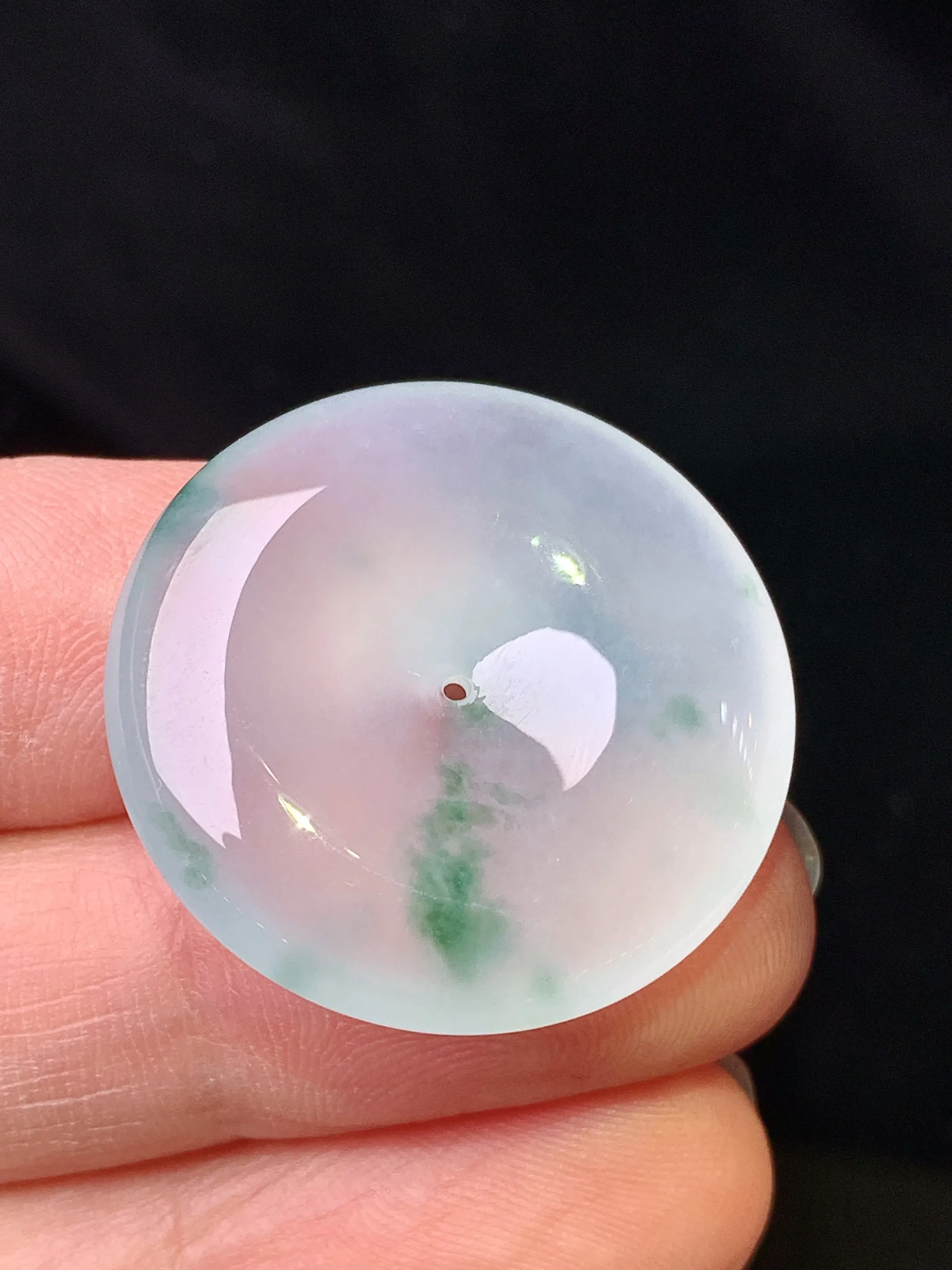 冰种飘绿平安扣吊坠 玉质细腻 色泽艳丽清新 整体尺寸26.3*6