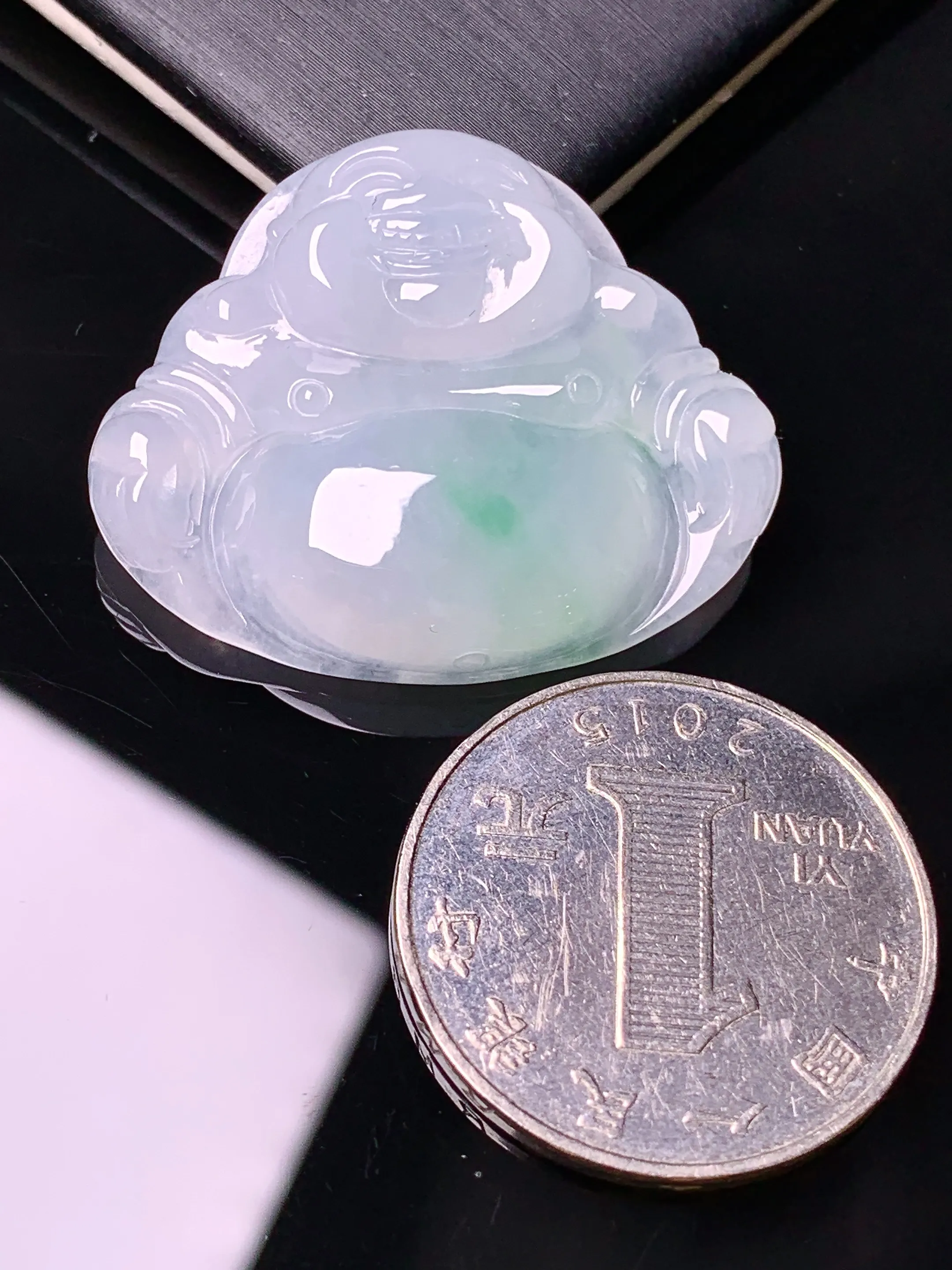 飘绿佛公吊坠 玉质细腻 色泽艳丽清新 整体尺寸28.3*34*6.8