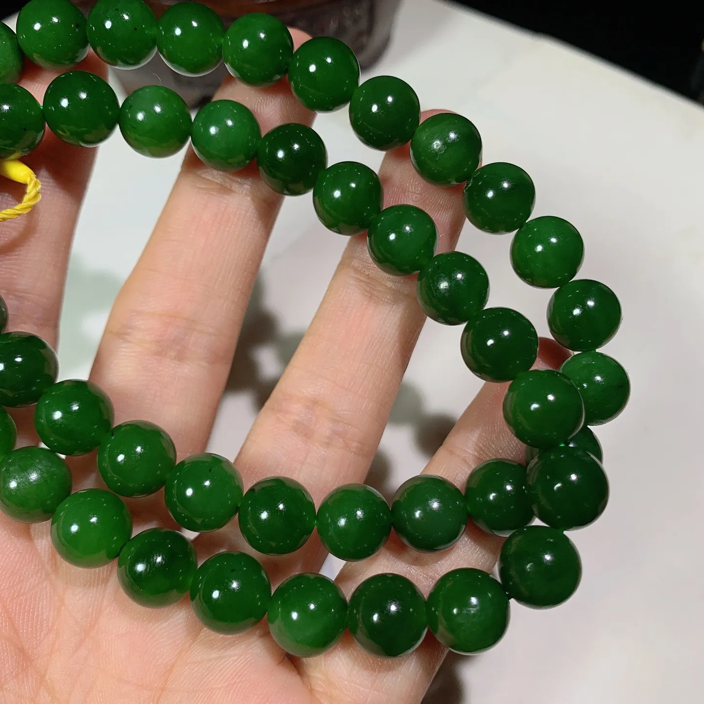 和田玉菠菜绿猫眼俄罗斯碧玉项链。妈妈链。单颗尺寸9.6。玉质细腻油润 底色纯净 脂粉好，品质好。lt250920