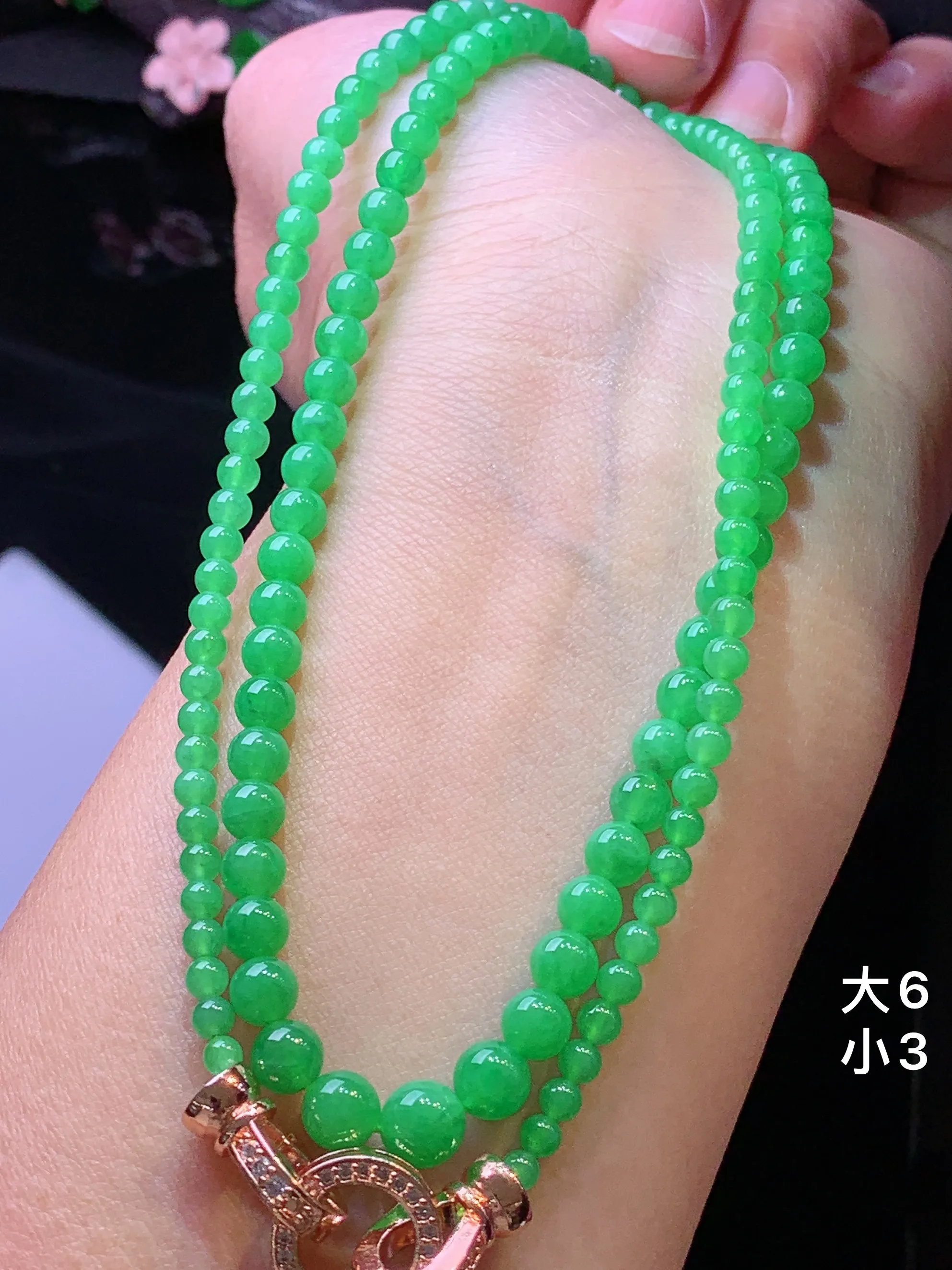 满绿圆珠项链 玉质细腻 色泽艳丽清新 整体尺寸6