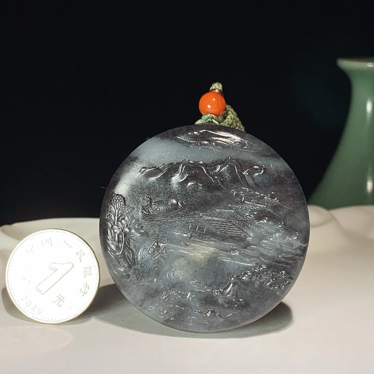 新疆和田玉青花山水怡情圆牌挂件  尺寸48/13重62.5克 玉质细腻油润 底色纯净 脂粉好，品质好。lt250107