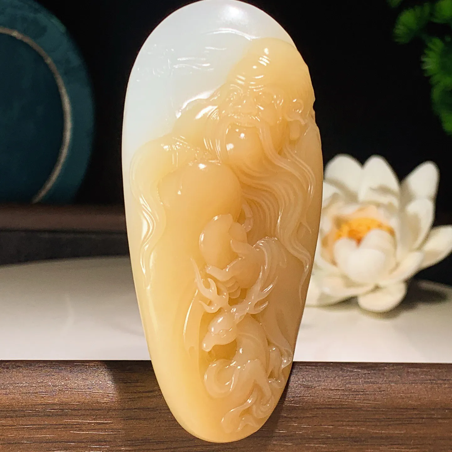 新疆和田玉羊脂白蜜糖且末糖寿星把件 尺寸84/39/21重95克。玉质细腻油润。手推出油。佩戴高端典雅。lt250107