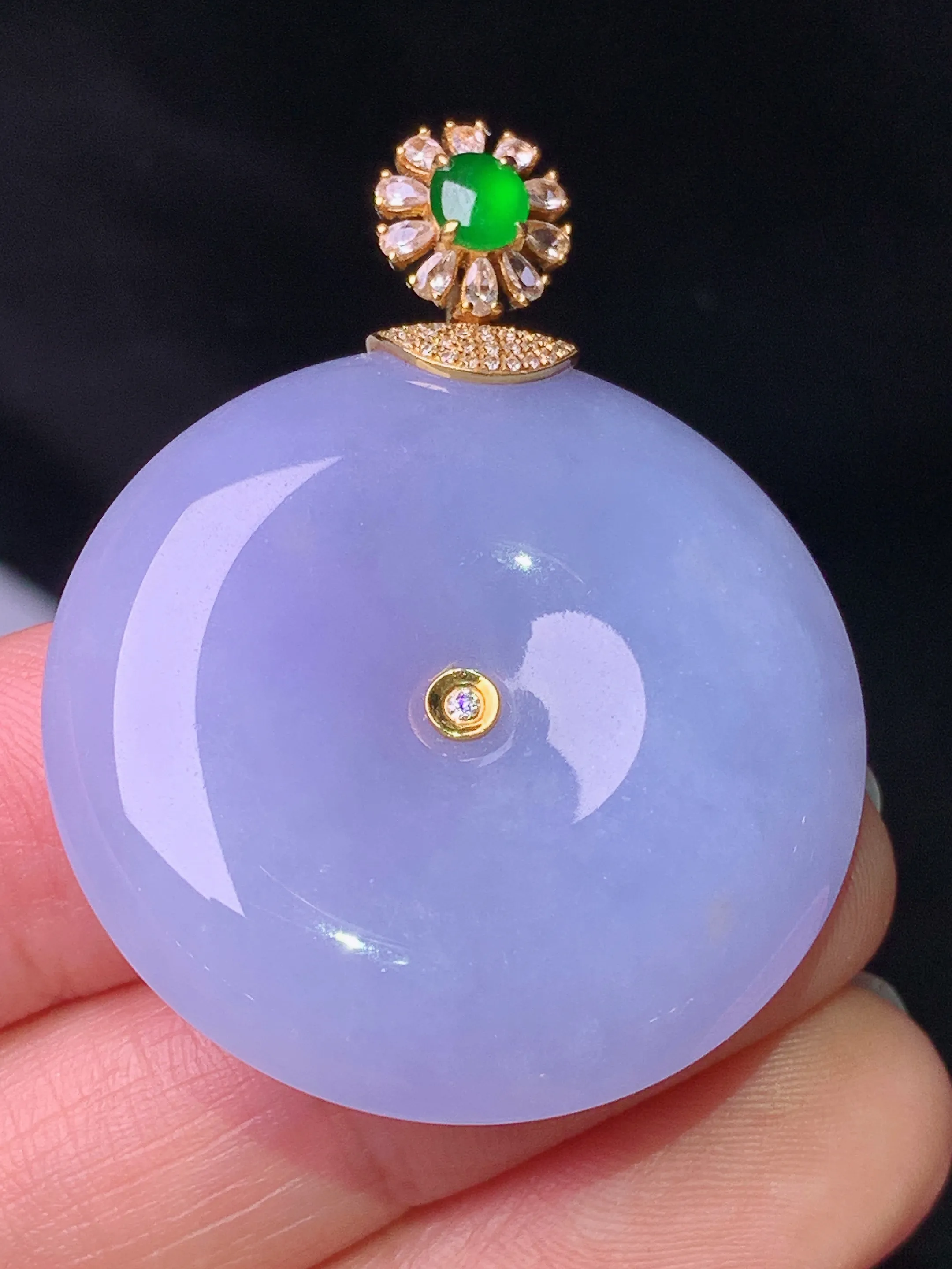 18k金钻镶嵌紫罗兰平安扣吊坠 玉质细腻 色泽艳丽清新 整体尺寸40.8*31.6*7.5