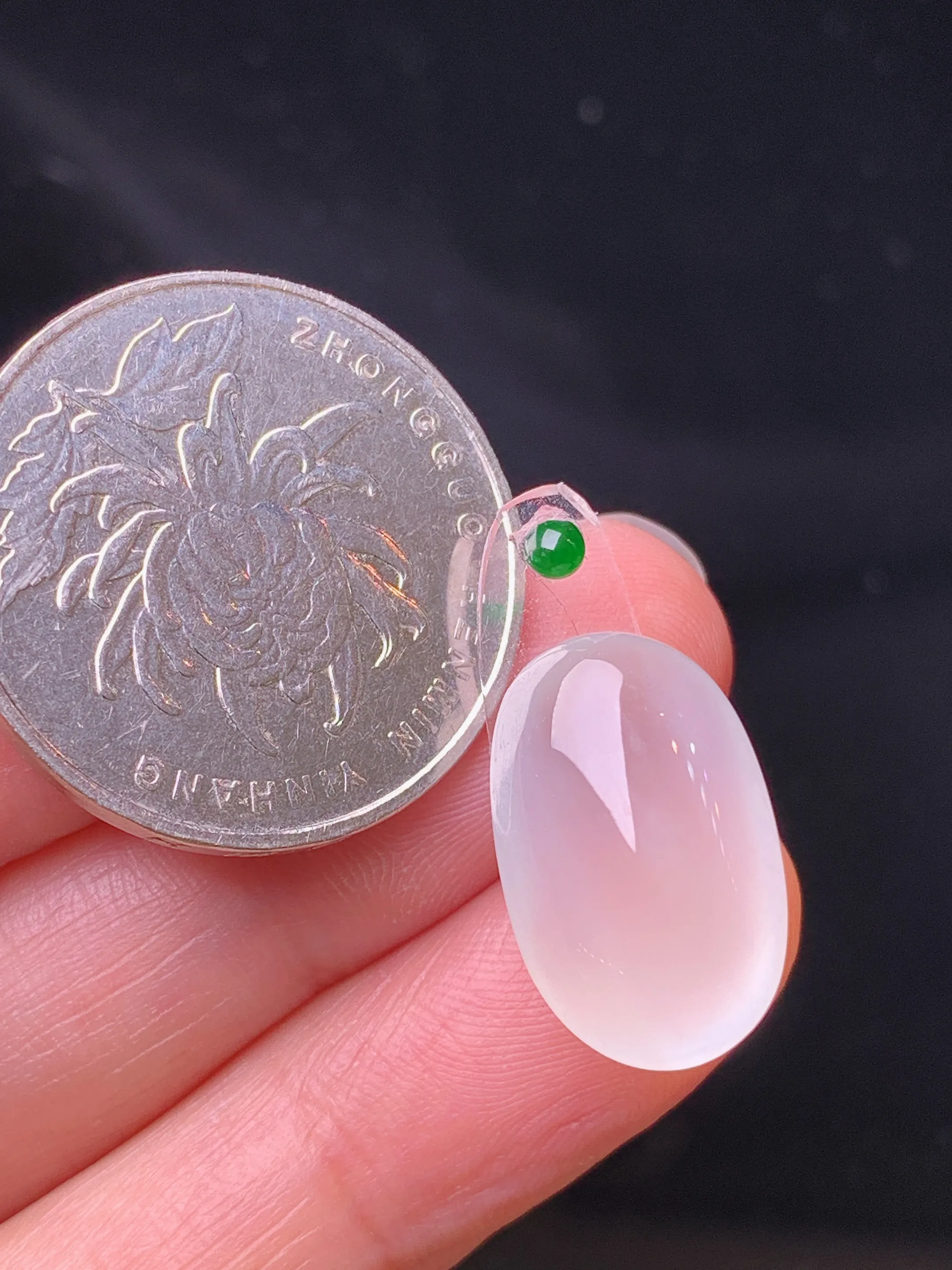 镶嵌款 冰种蛋面吊坠 玉质细腻 色泽艳丽清新 整体尺寸18*11.3*7