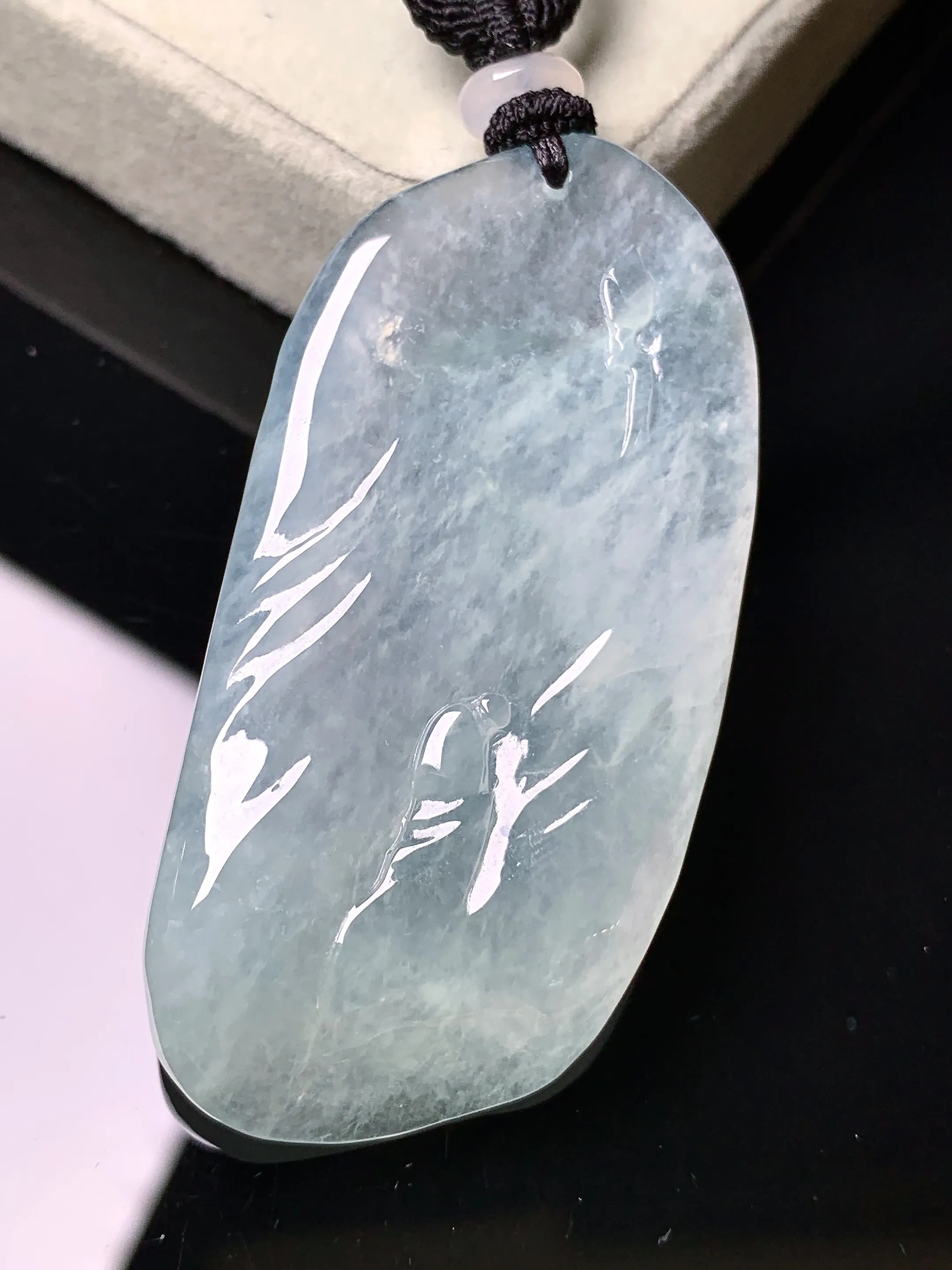 冰种悟道牌吊坠 玉质细腻 色泽艳丽清新 整体尺寸52.8*25.5*6