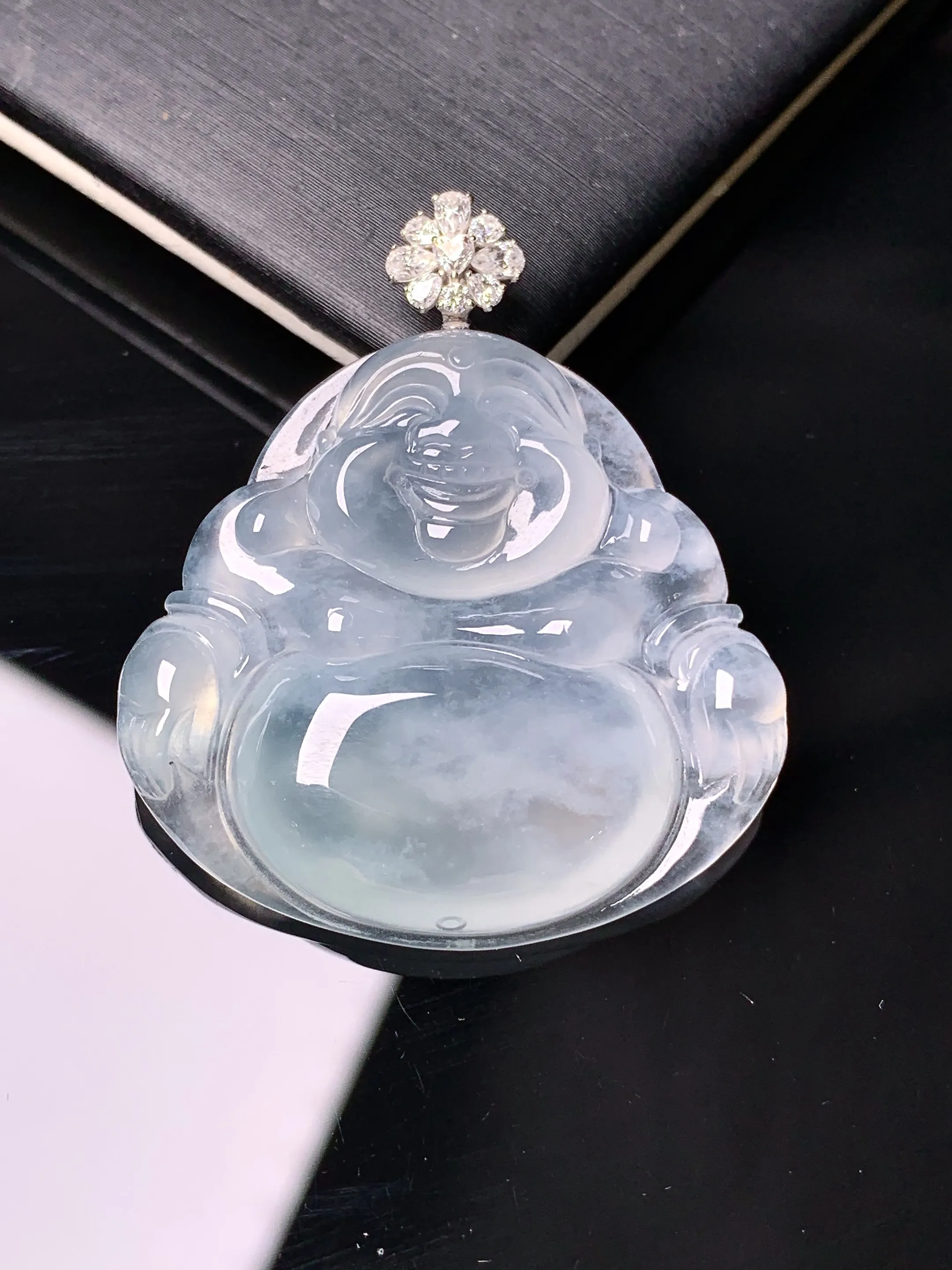 18k金莫桑钻镶嵌冰种佛公吊坠 玉质细腻 色泽艳丽清新 整体尺寸37.2*32*5.6