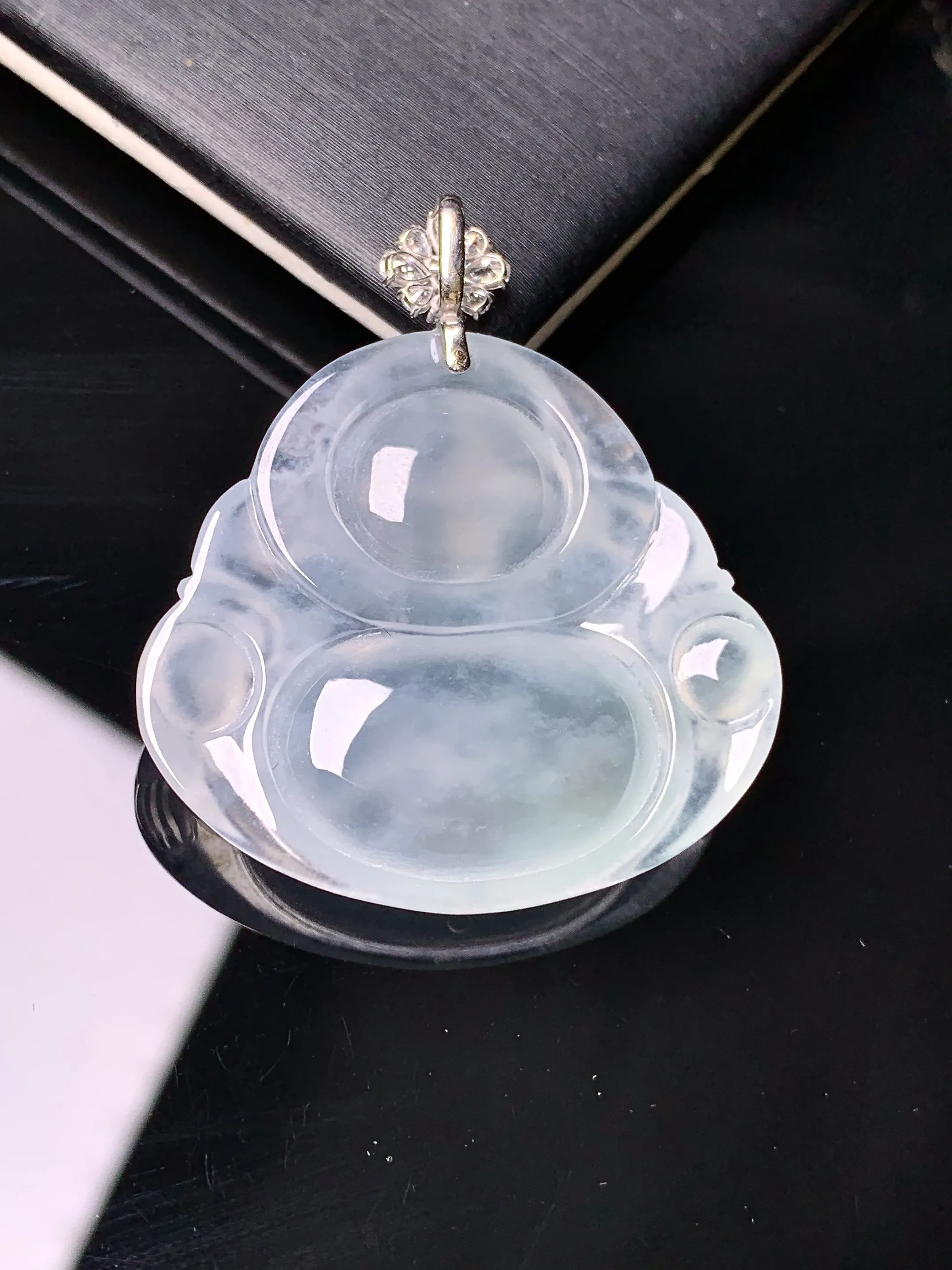 18k金莫桑钻镶嵌冰种佛公吊坠 玉质细腻 色泽艳丽清新 整体尺寸37.2*32*5.6