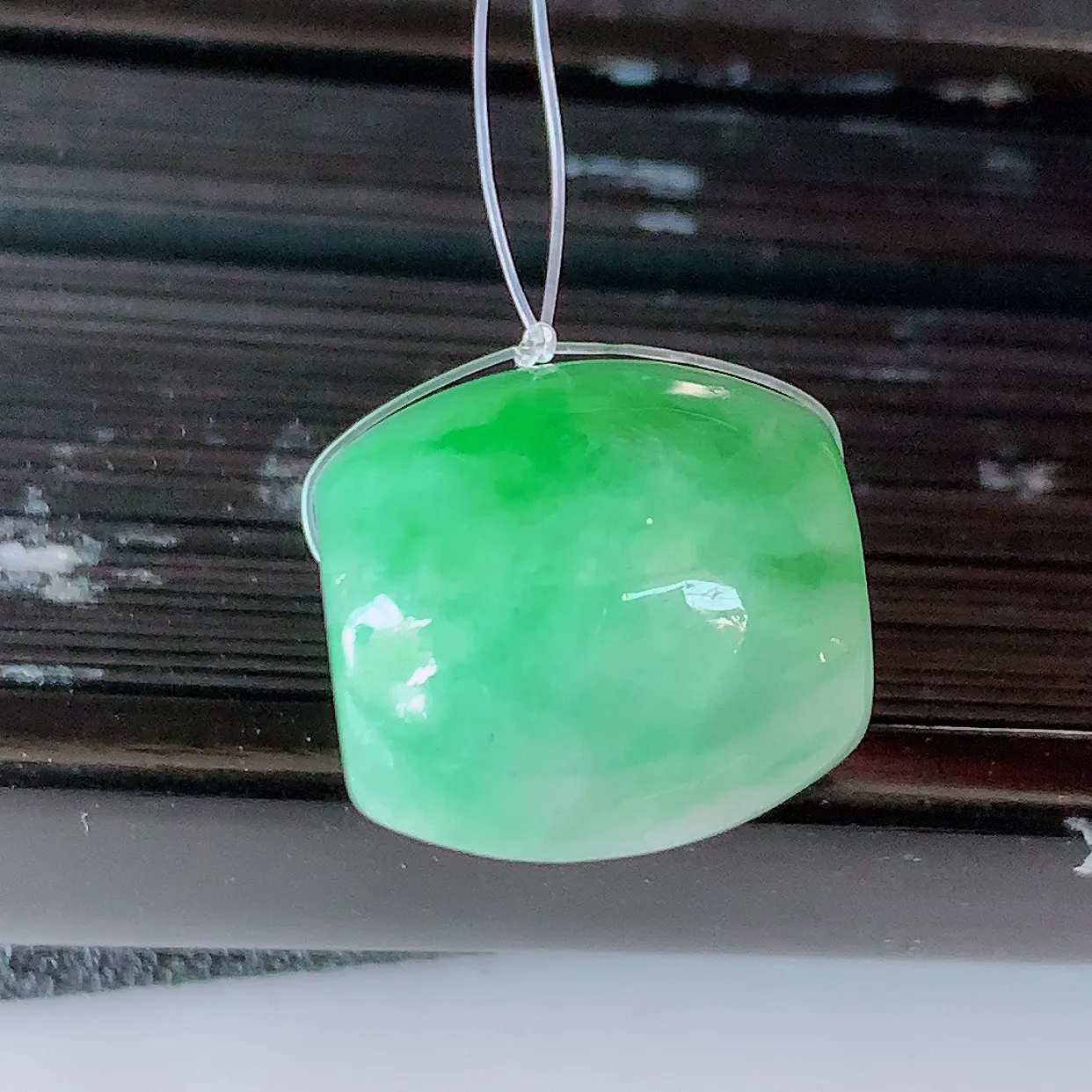 自然光实拍，冰润飘绿翡翠路路通吊坠，寓意好运连连，路路畅通，经典款式，财运滚滚，路路通，佩戴效果更好！配银链子#49.7