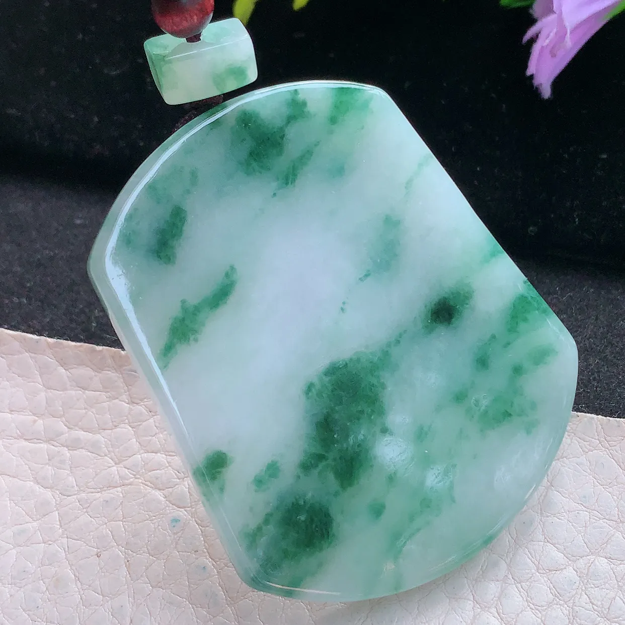 zen实拍55.6*45.5*5.5缅甸翡翠清新飘花灵动平安无事牌玉挂件 毛衣坠