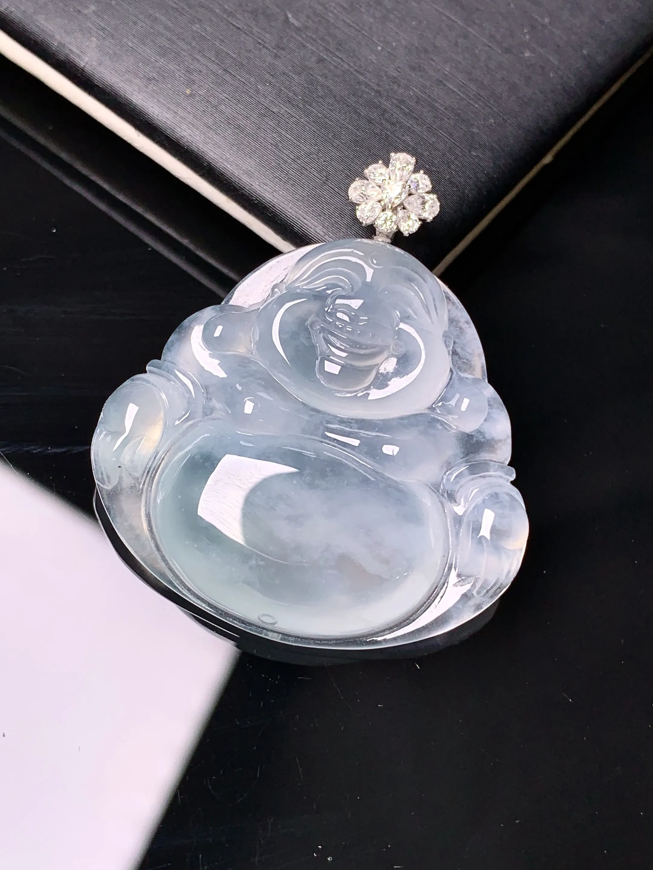 18k金莫桑钻镶嵌冰种佛公吊坠 玉质细腻 色泽艳丽清新 整体尺寸37.2*32*5.6