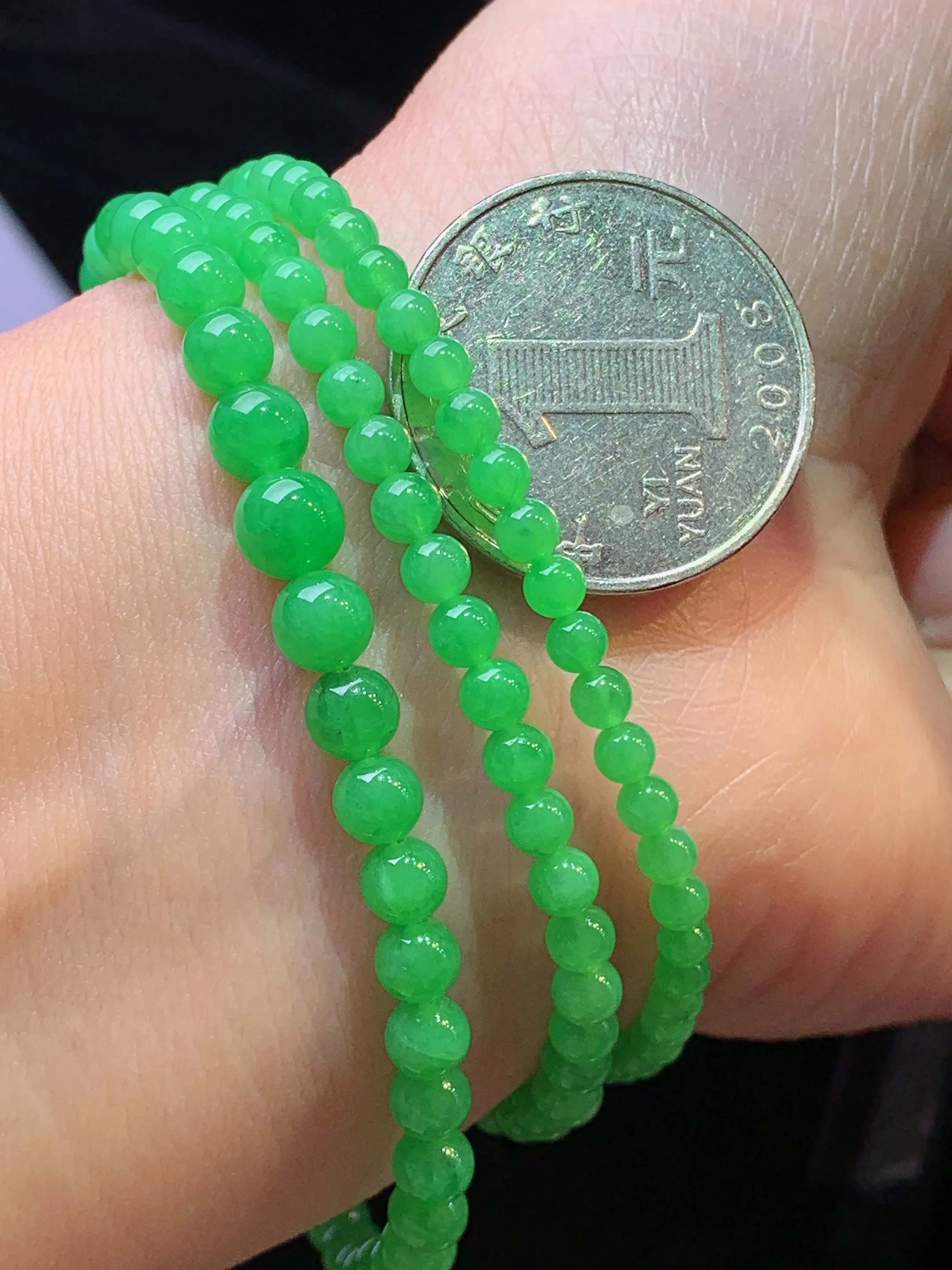 满绿圆珠项链 玉质细腻 色泽艳丽清新 整体尺寸6
