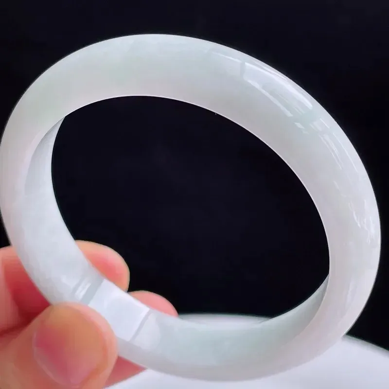 自然光拍摄天然翡翠A货好种水54mm正圈手镯 45.64克