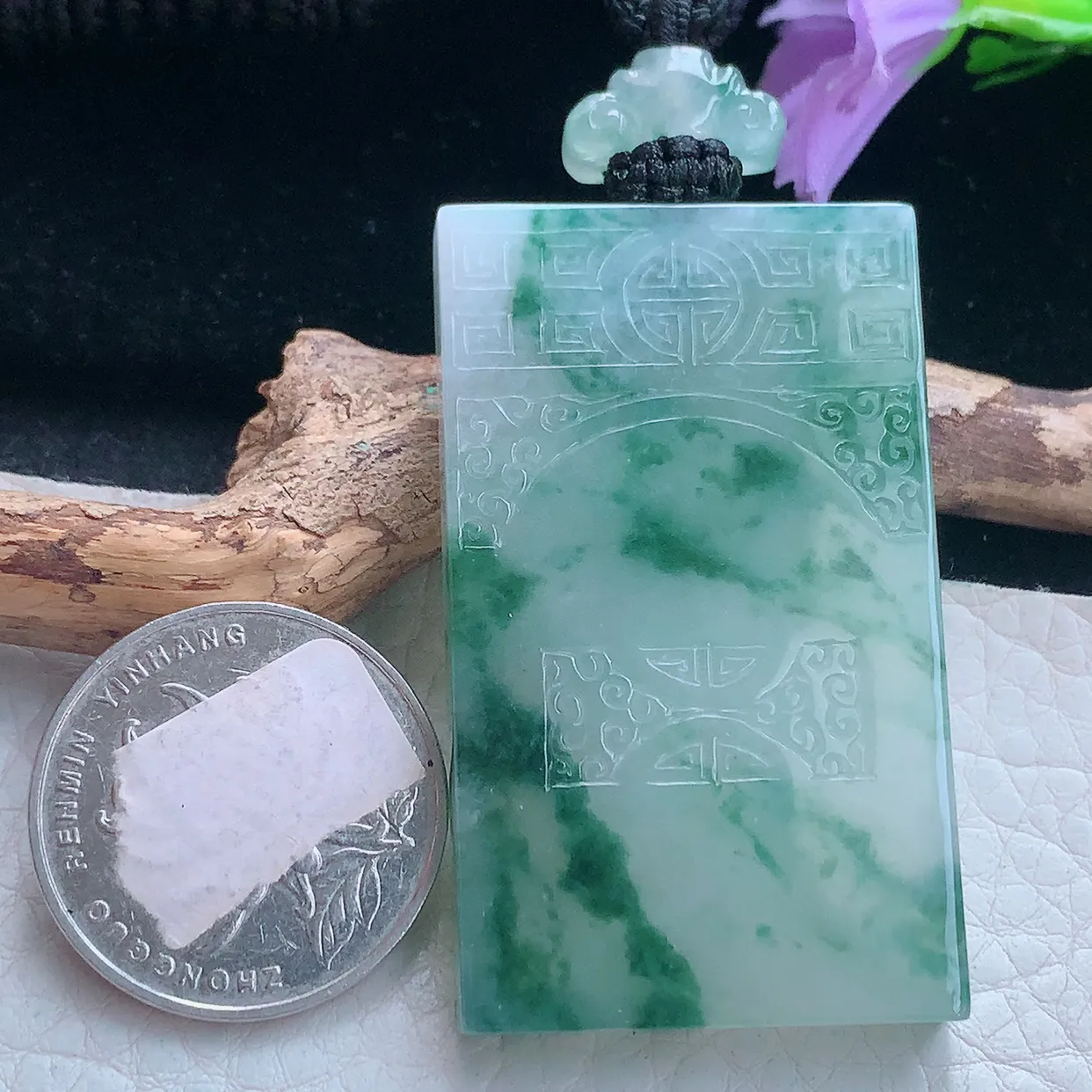 yl实拍49.8*30*6缅甸翡翠冰飘花仿古雕花无事牌吊坠，吉祥如意项坠