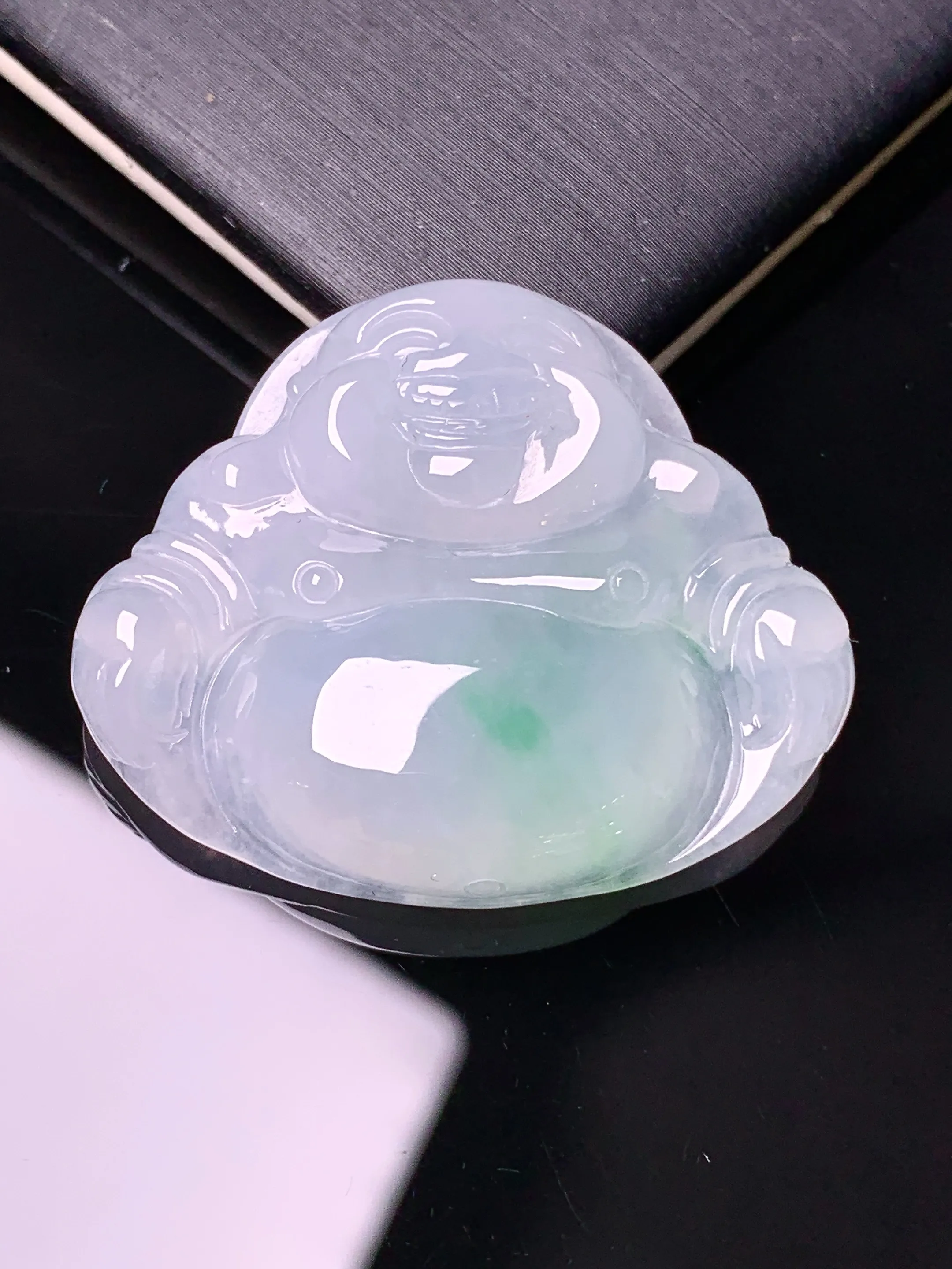 飘绿佛公吊坠 玉质细腻 色泽艳丽清新 整体尺寸28.3*34*6.8