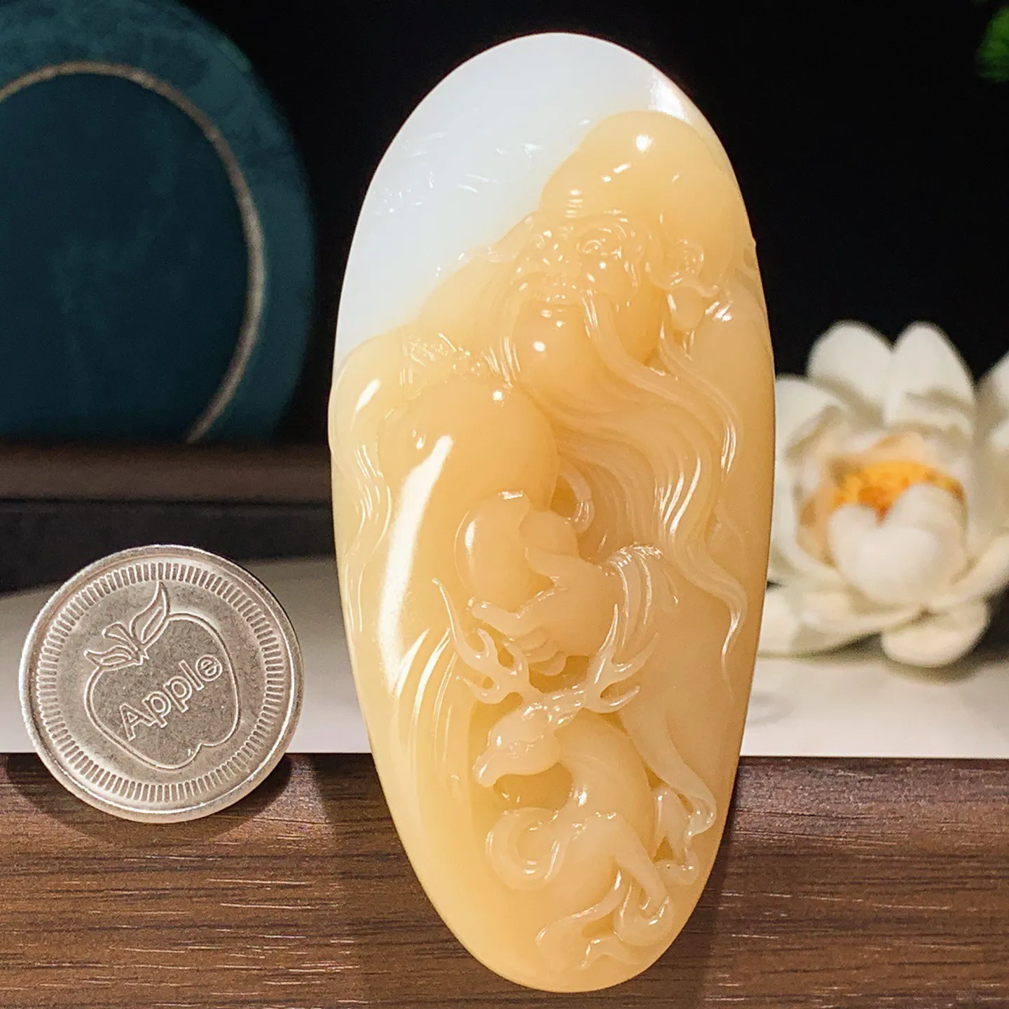 新疆和田玉羊脂白蜜糖且末糖寿星把件 尺寸84/39/21重95克。玉质细腻油润。手推出油。佩戴高端典雅。lt250107