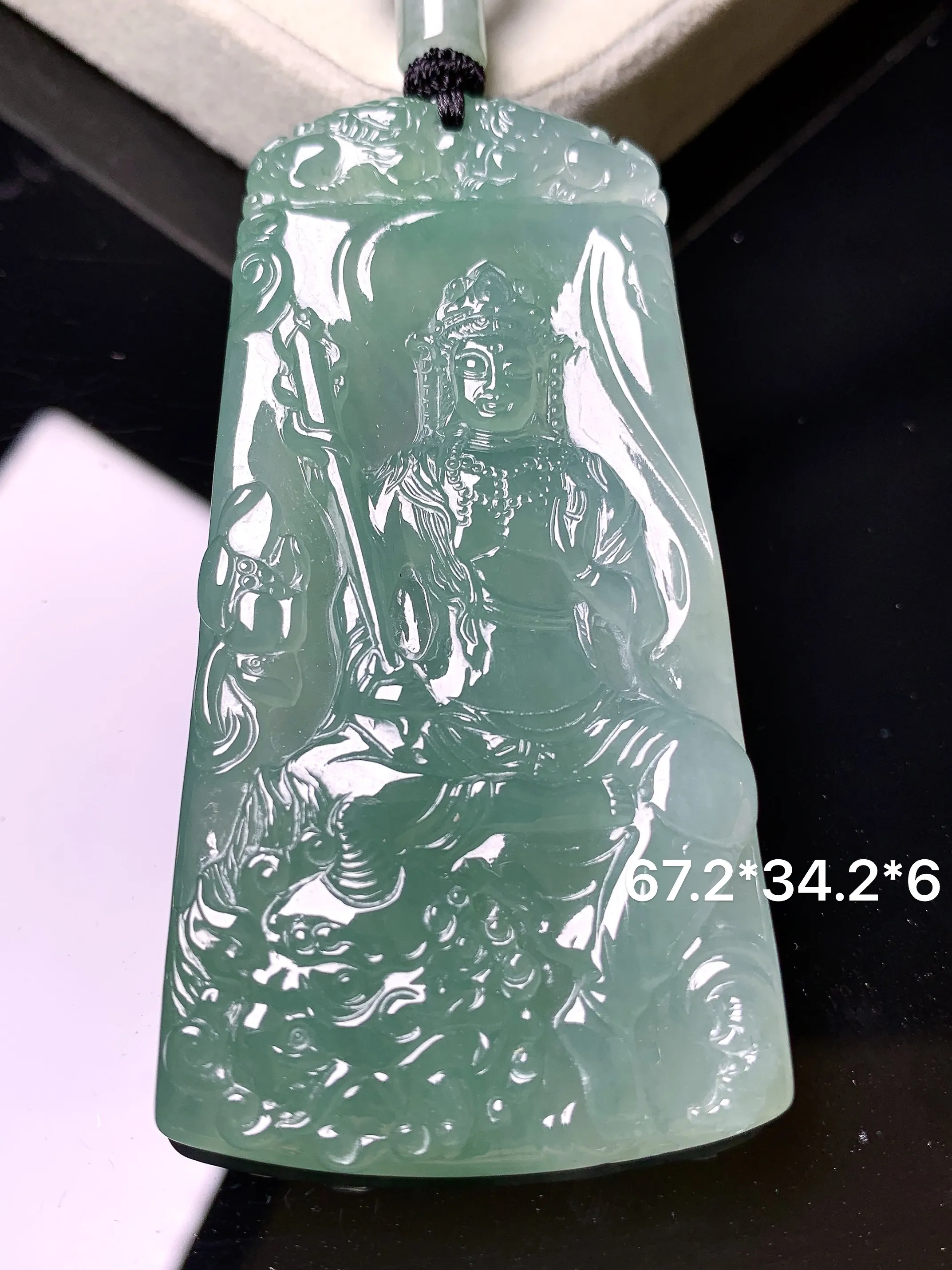 晴绿文殊观音菩萨吊坠 玉质细腻 色泽艳丽清新 整体尺寸67.2*34.2*6