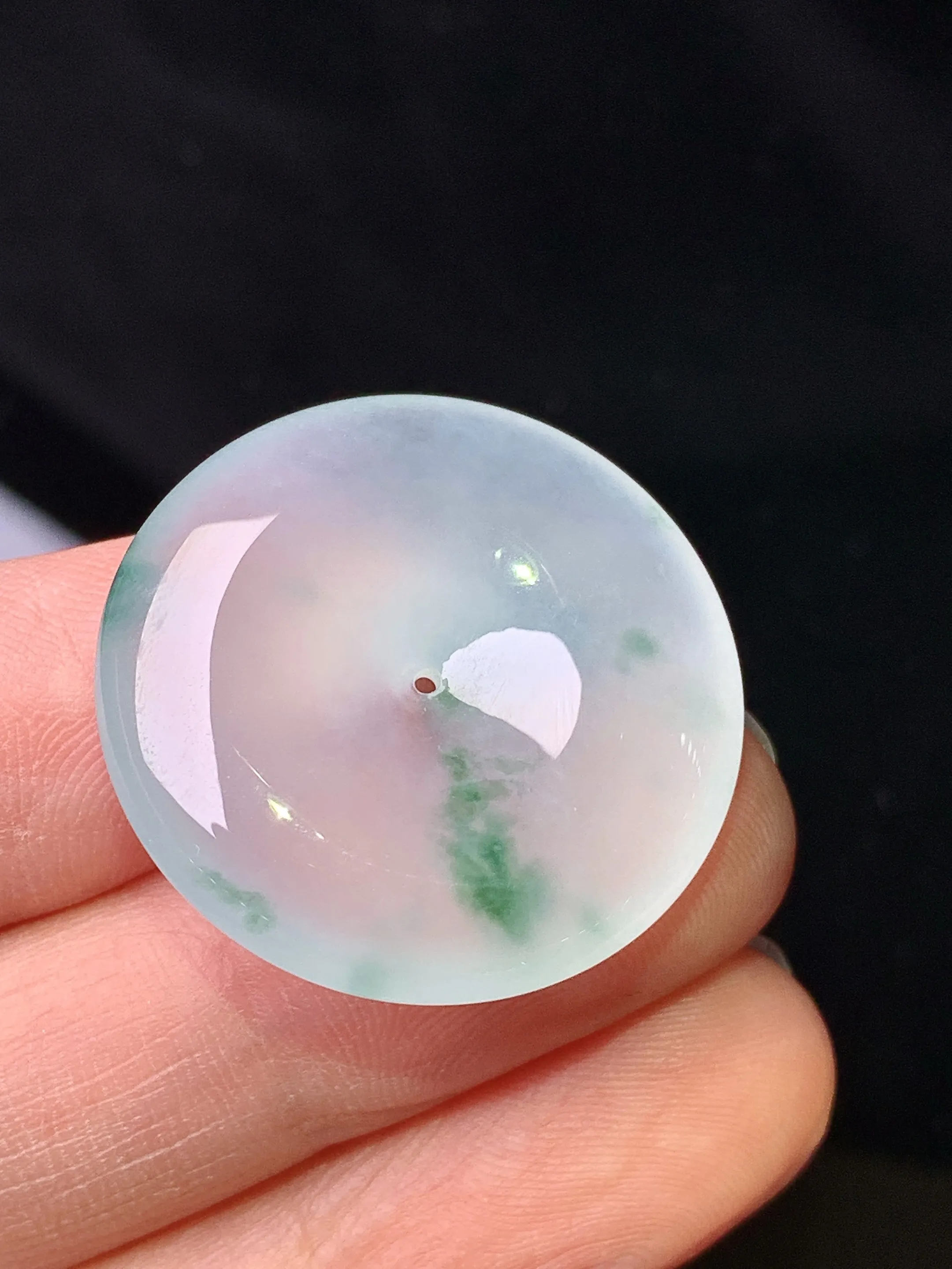 冰种飘绿平安扣吊坠 玉质细腻 色泽艳丽清新 整体尺寸26.3*6