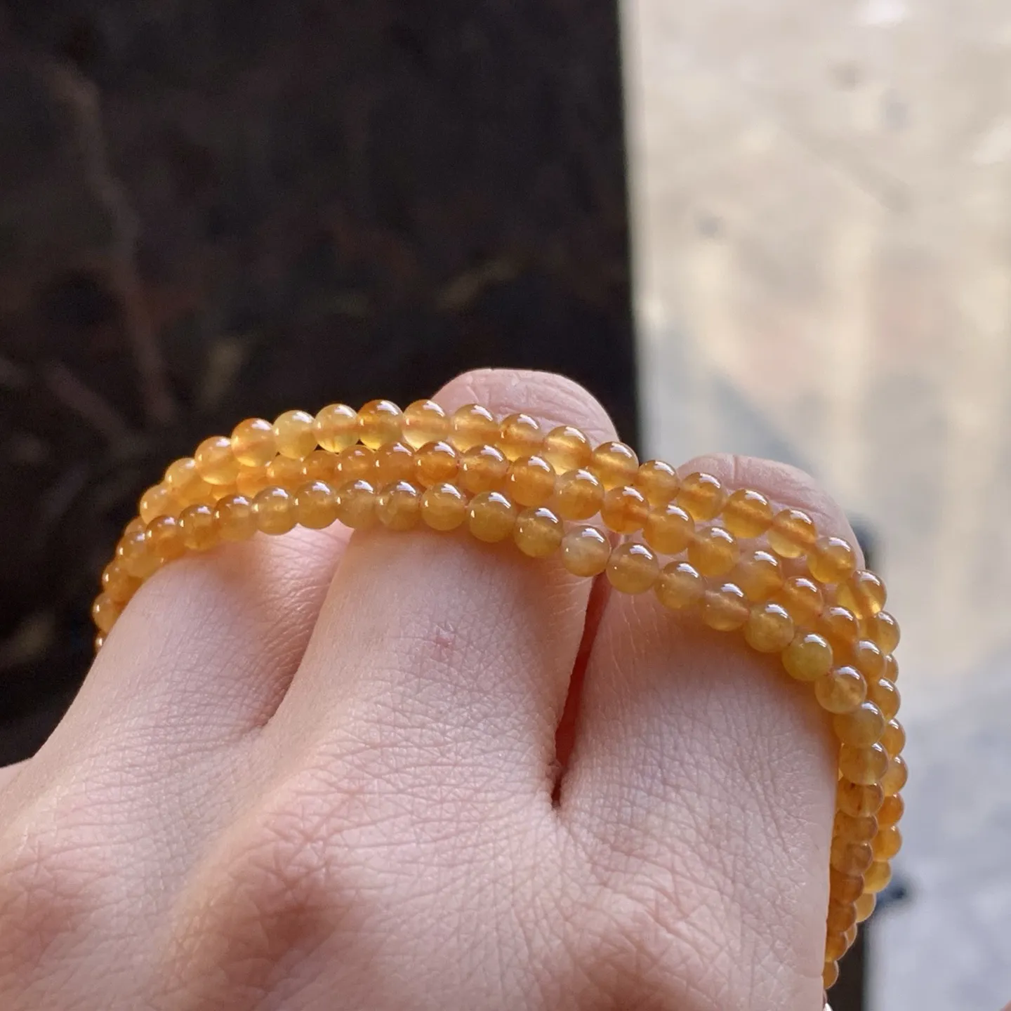 冰黄珠链
颜色鲜艳