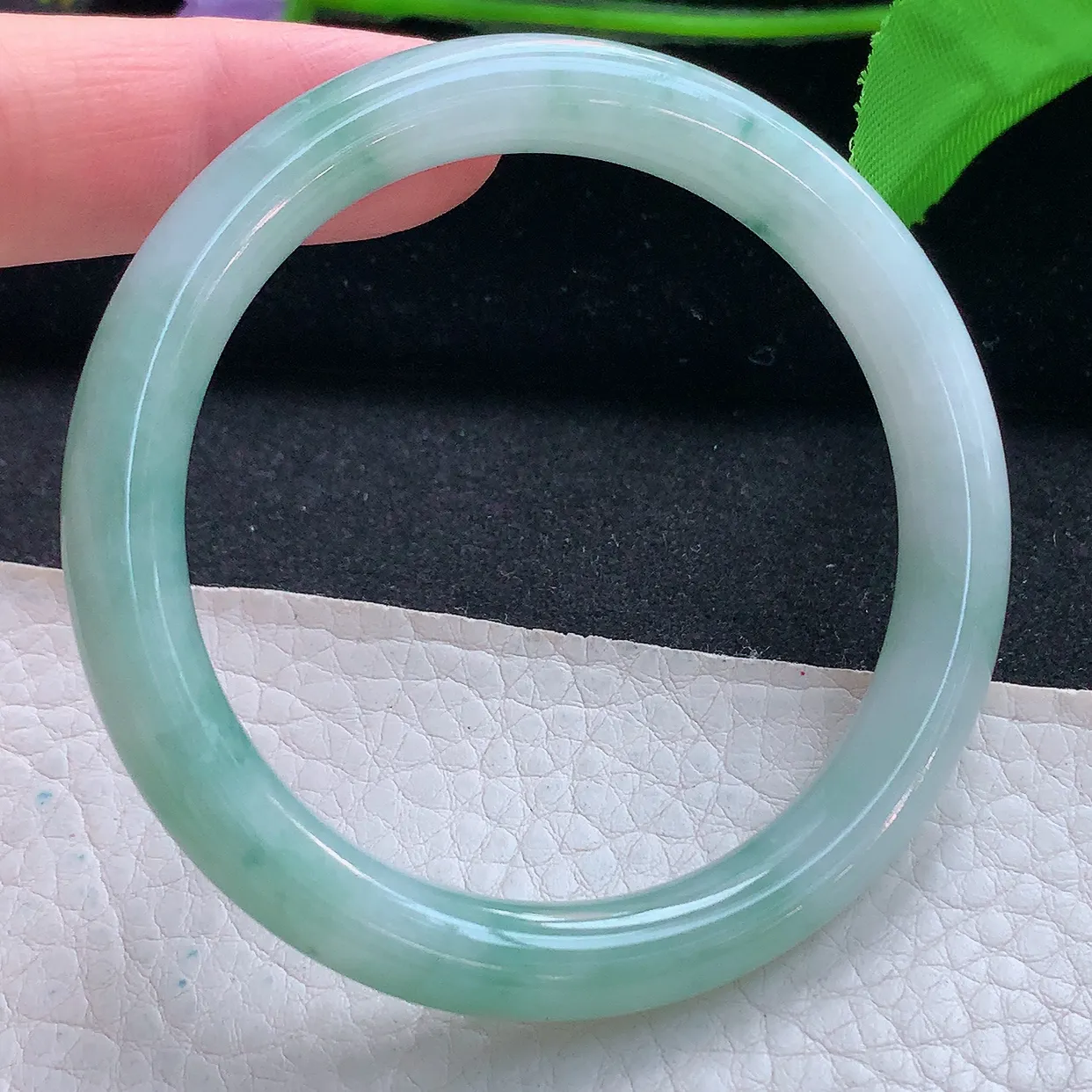 n实拍53.5*8.6*8美人镯 天然缅甸翡翠玉手镯飘花水润圆条秀气玉手环 叮当镯