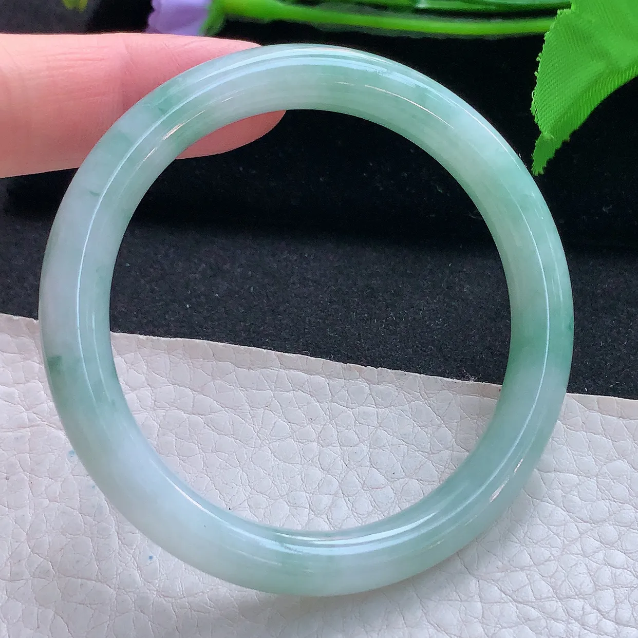 n实拍53.5*8.6*8美人镯 天然缅甸翡翠玉手镯飘花水润圆条秀气玉手环 叮当镯