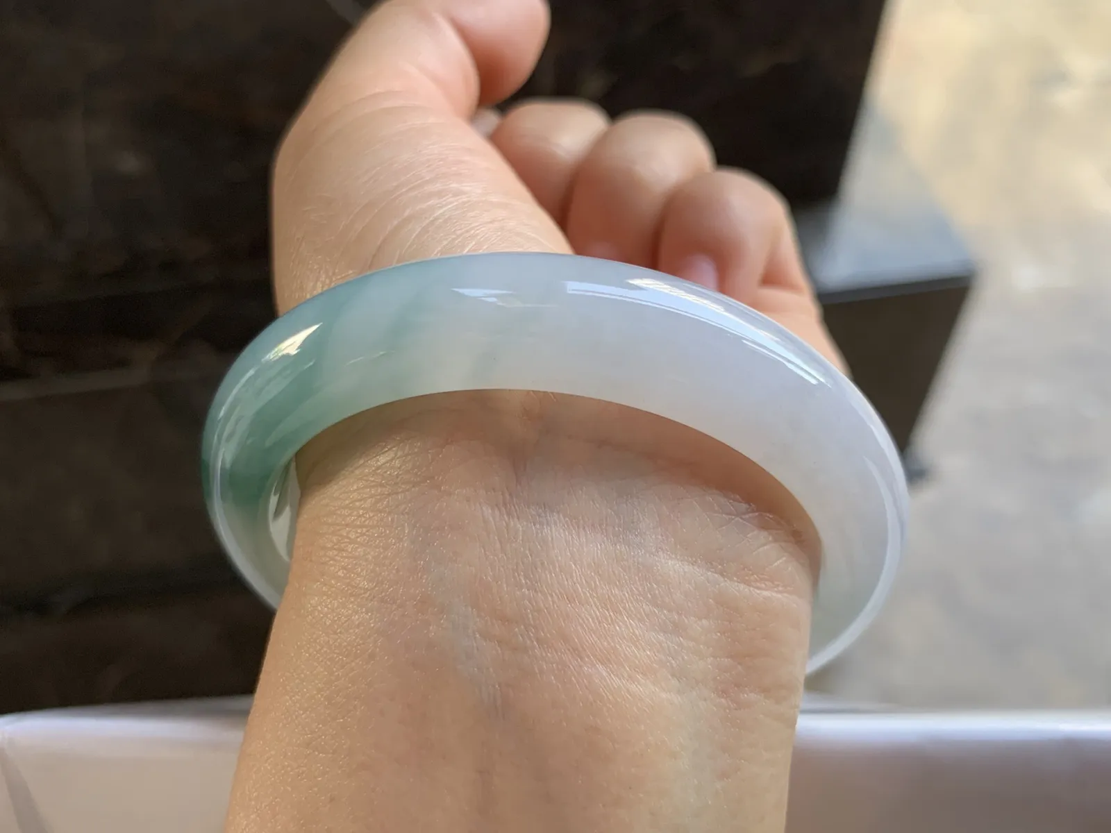 57-13.2-9.6mm
冰种飘花手镯 底子细腻 水润