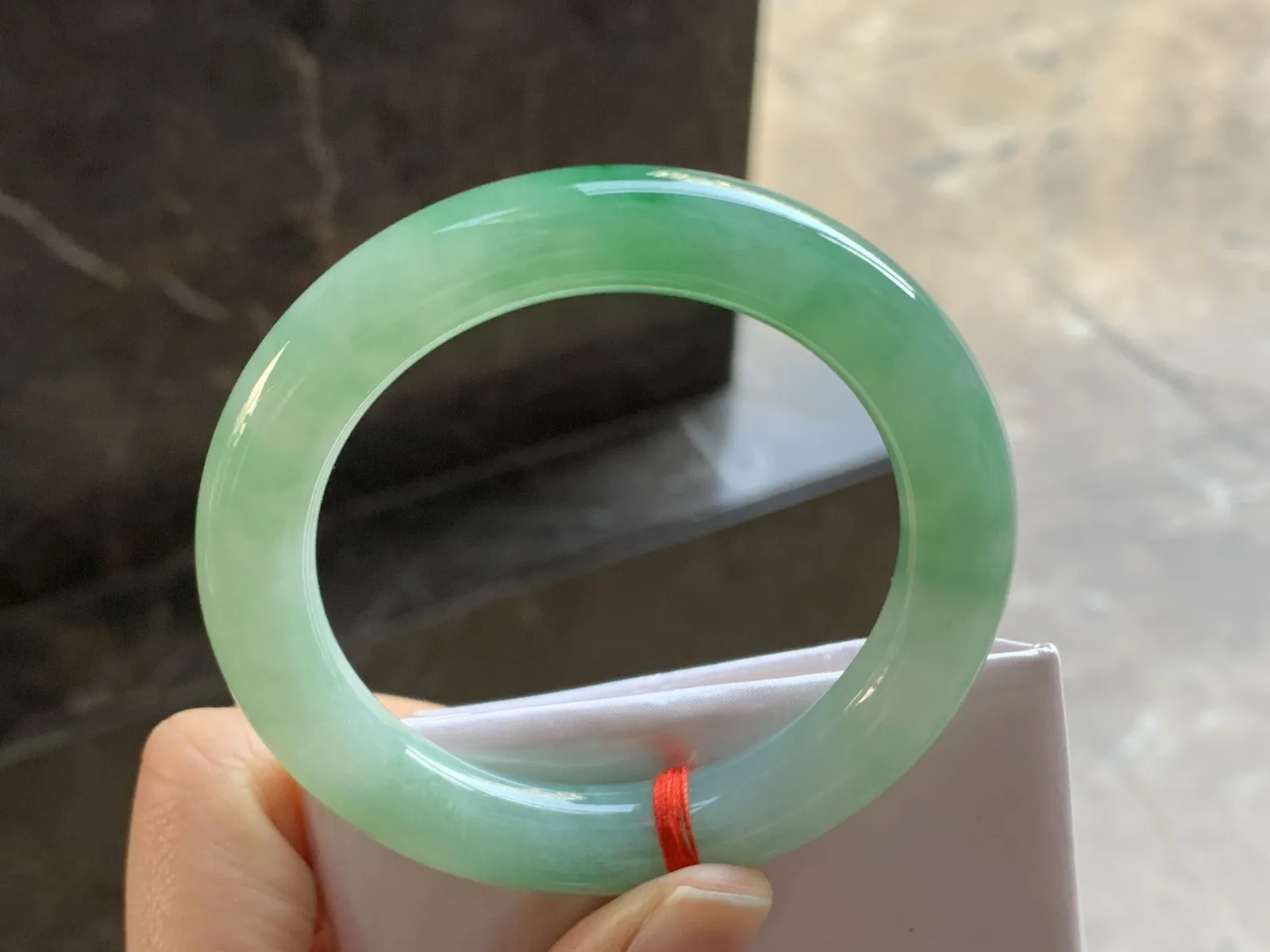 52-10.5

带色圆条手镯^_^颜色好看 色阳